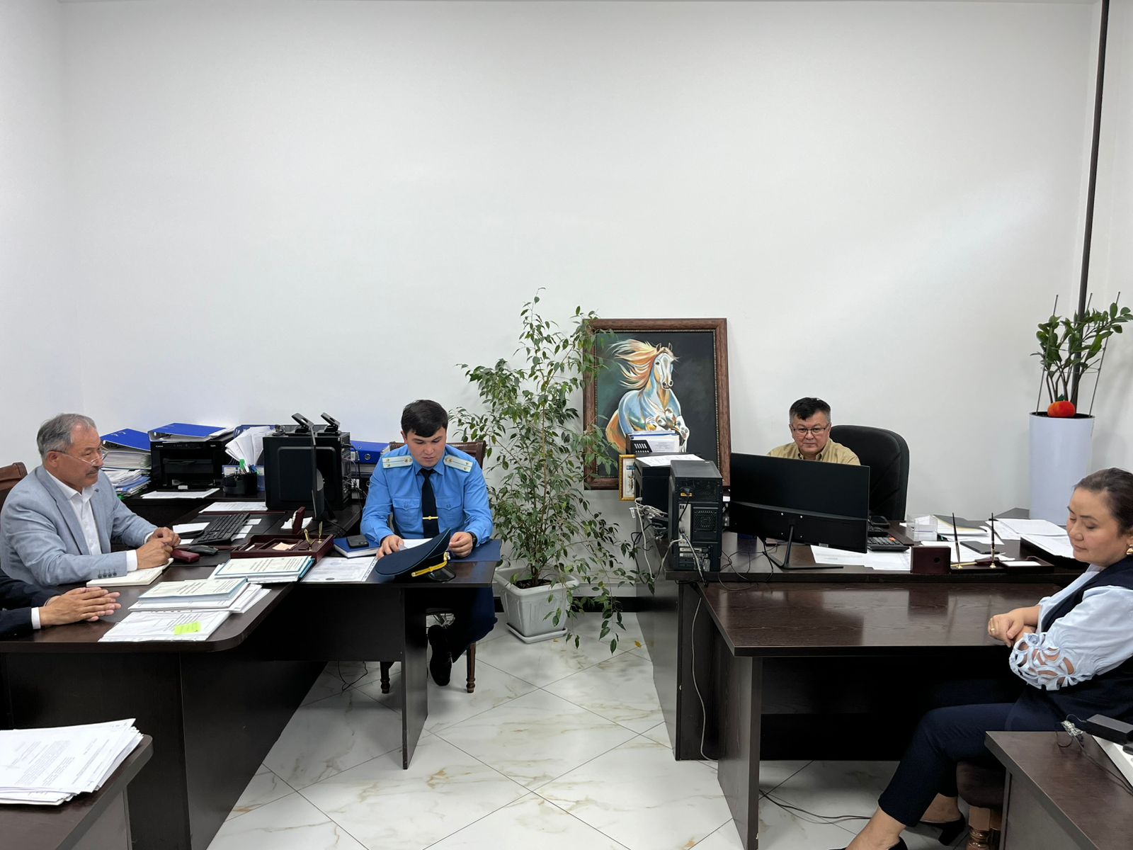 С иностранными работниками заключение трудового договора обязательно