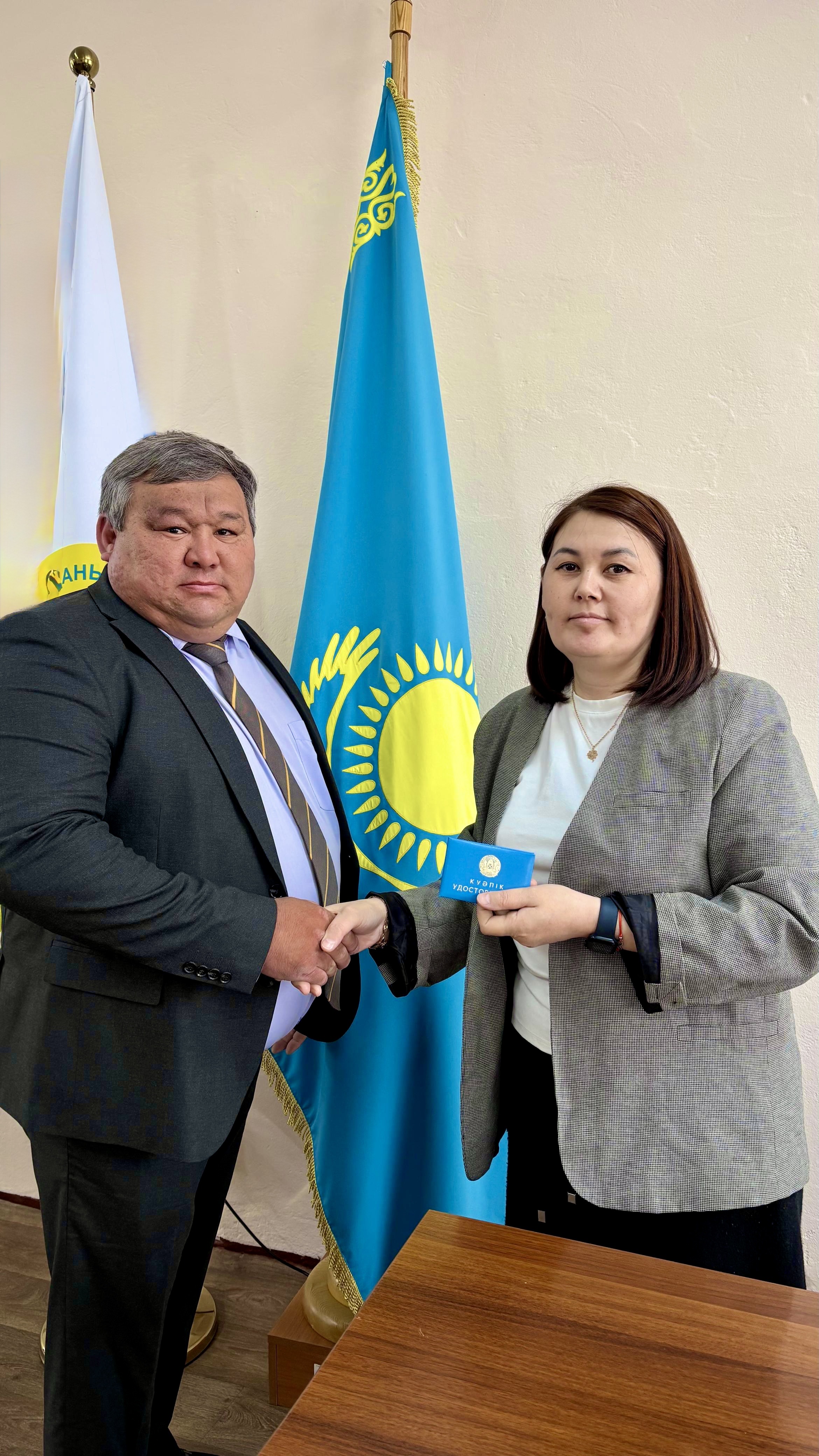 Сайланған әкімге куәлік тапсыру