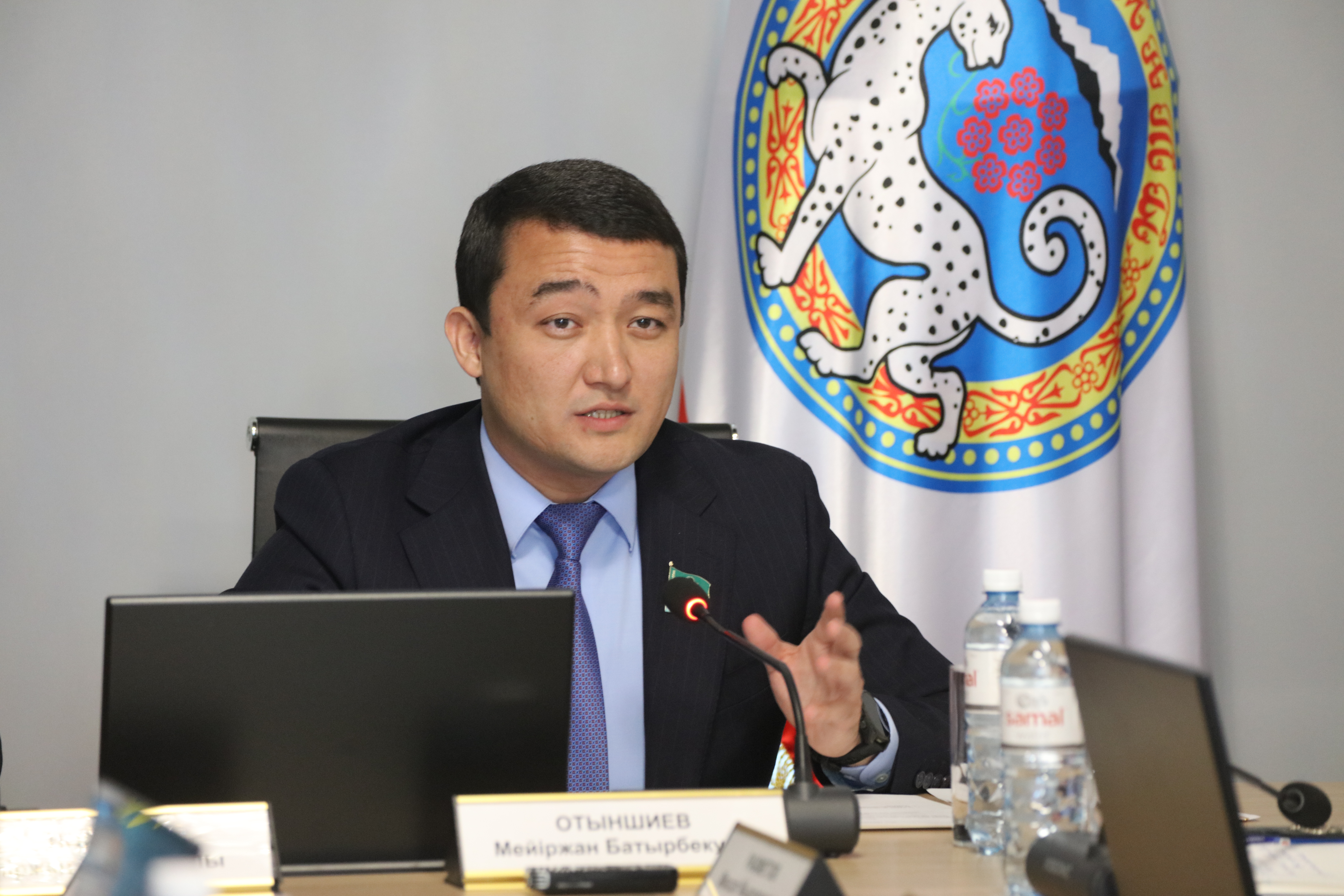 Автоматы с игрушками на улицах и во дворах Алматы: депутаты предлагают навести порядок