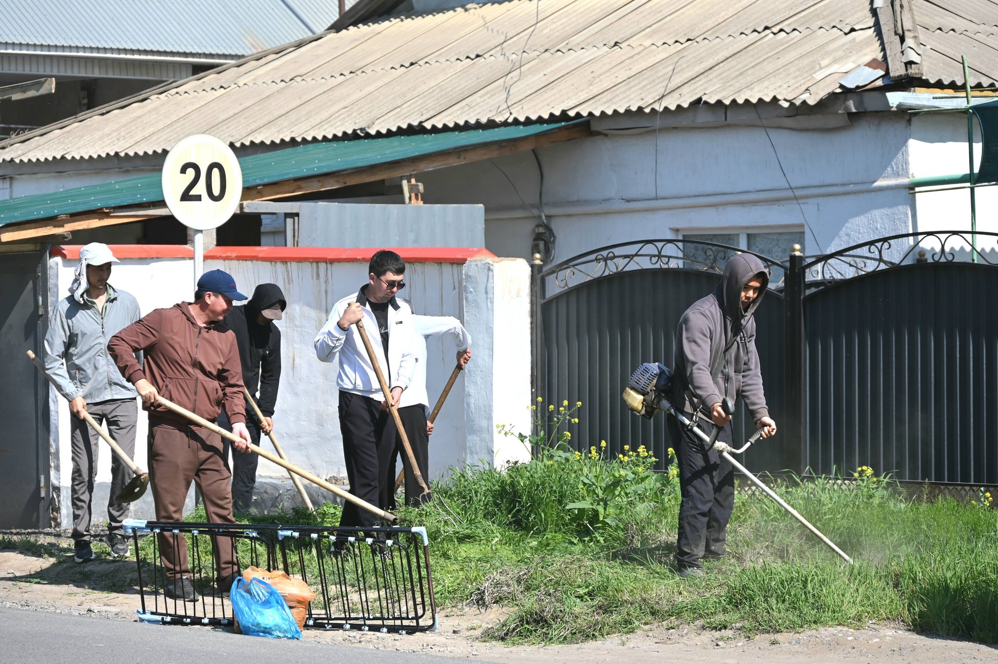 ЖЕТІСАЙДА ӨНЕР ЖҰЛДЫЗДАРЫНЫҢ ҚАТЫСУЫМЕН АУҚЫМДЫ СЕНБІЛІК ӨТТІ