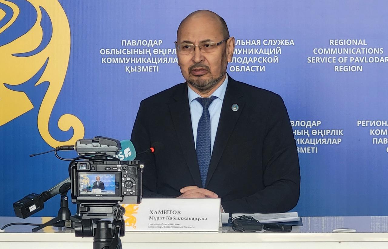 Бүгін басқарма басшысы Өңірлік коммуникация қызметінің алаңында өткен баспасөз конференциясында сөз сөйлеп, Ауыл шаруашылығы өндірушілері мен қайта өңдеушілері үшін жер пайдалану құқығын ұзарту мәселелерін реттеу жөніндегі арнайы комиссияның жұмысы туралы айтты.