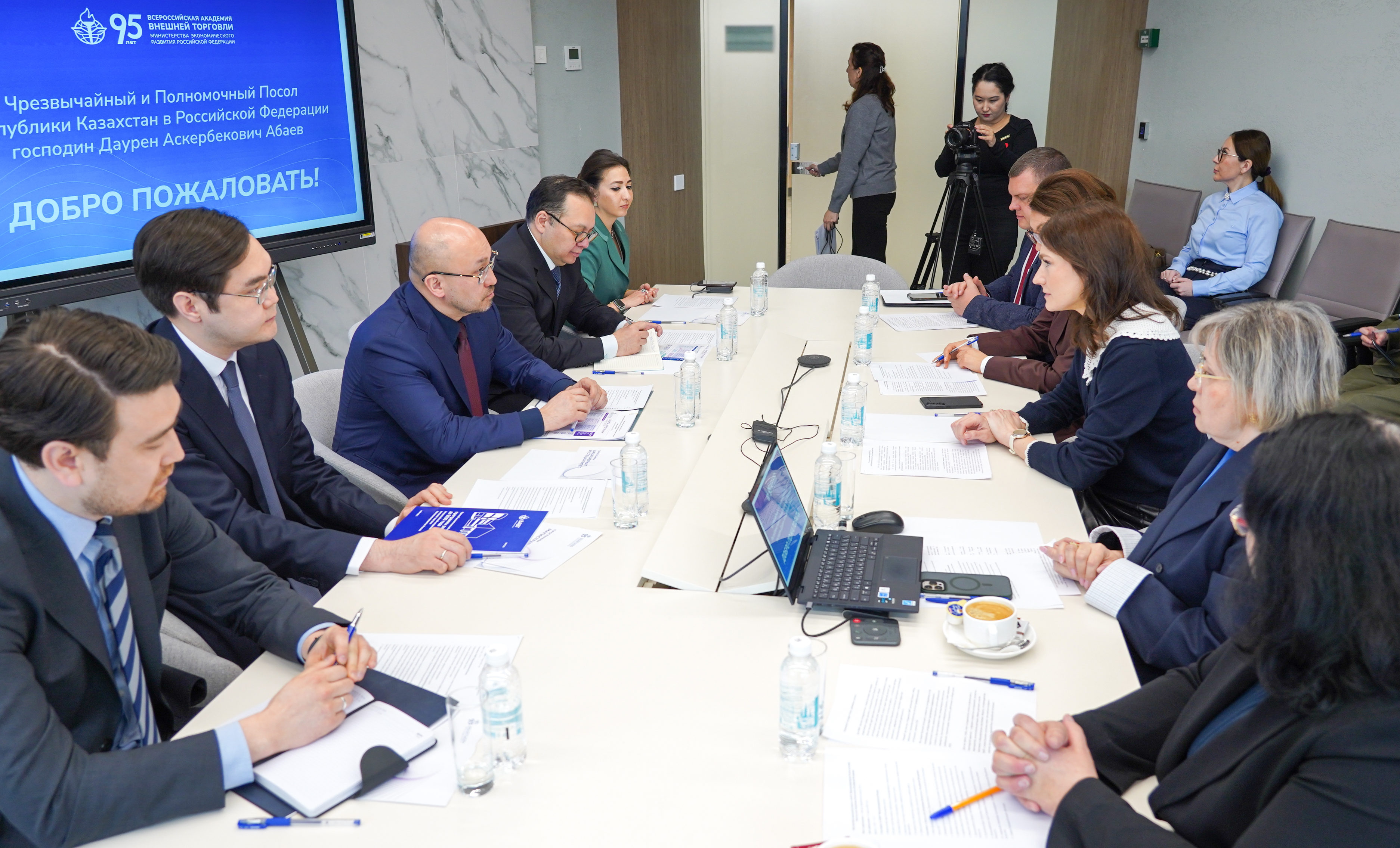 Посол РК в РФ Д.Абаев  посетил Всероссийскую академию внешней торговли