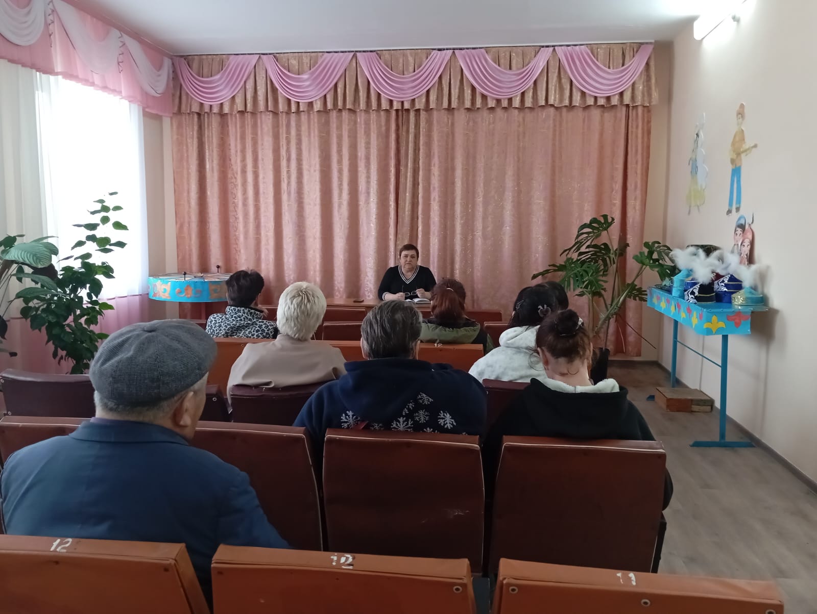 Ауылдық округі әкімінің Надеждин ауылының тұрғындарымен есептік кездесуі