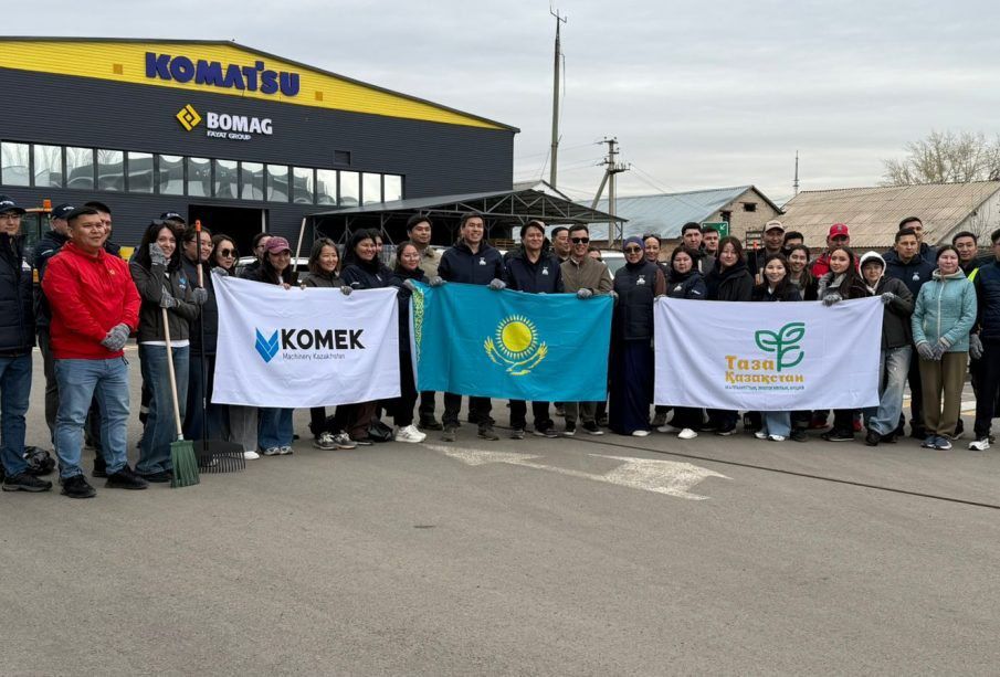Бизнес таза қаланы қолдайды: елордада компания ұжымы экоакцияға қатысты