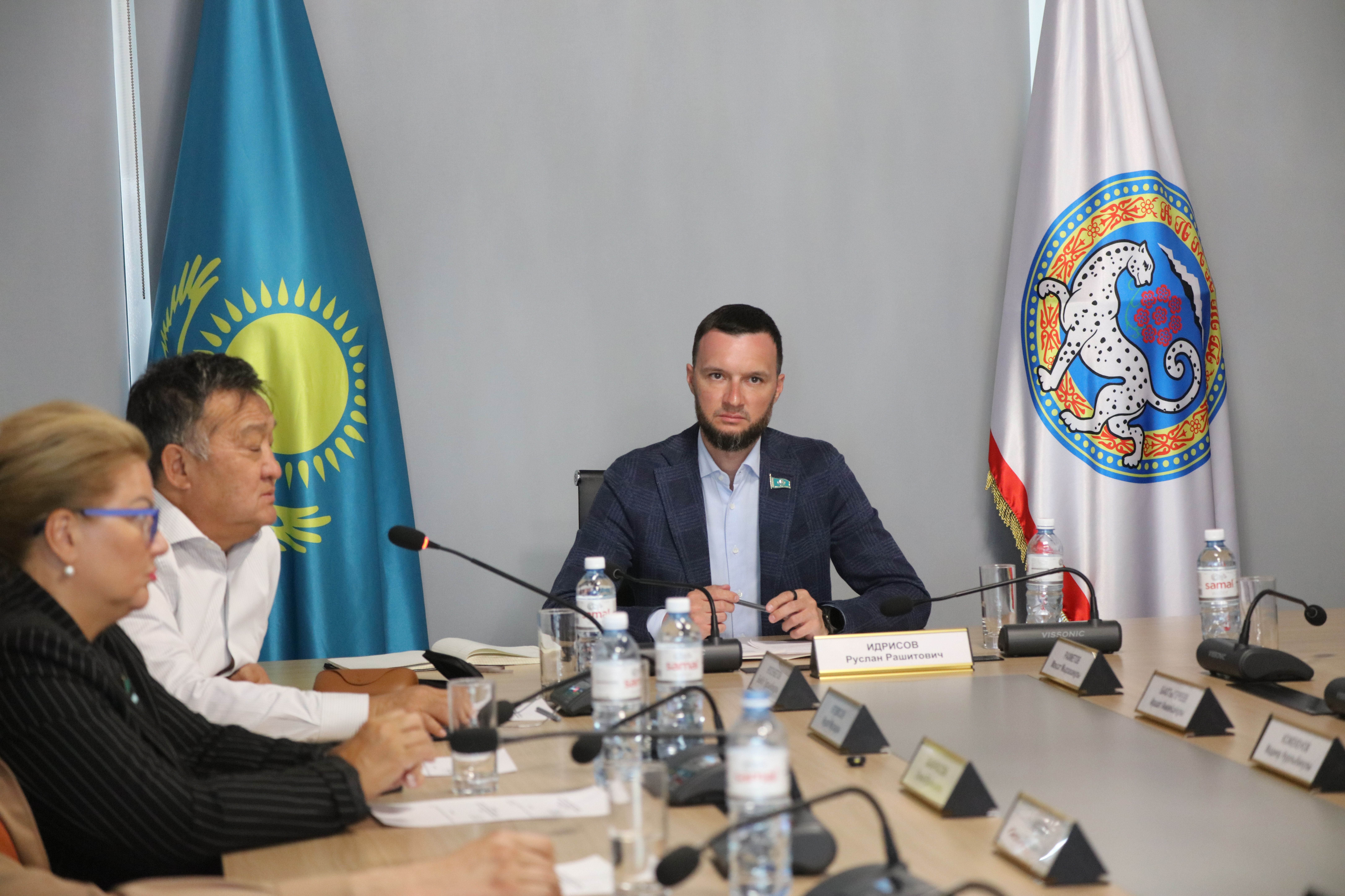 Депутаттар Алматыда атмосфералық ауаны қорғау ережелерін іске асыру барысын талқылады