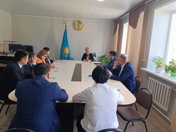 2026 жылғы 15 сәуірде аудандық мәслихаттың мәжіліс залында депутаттық фракцияның отырысы өтті.