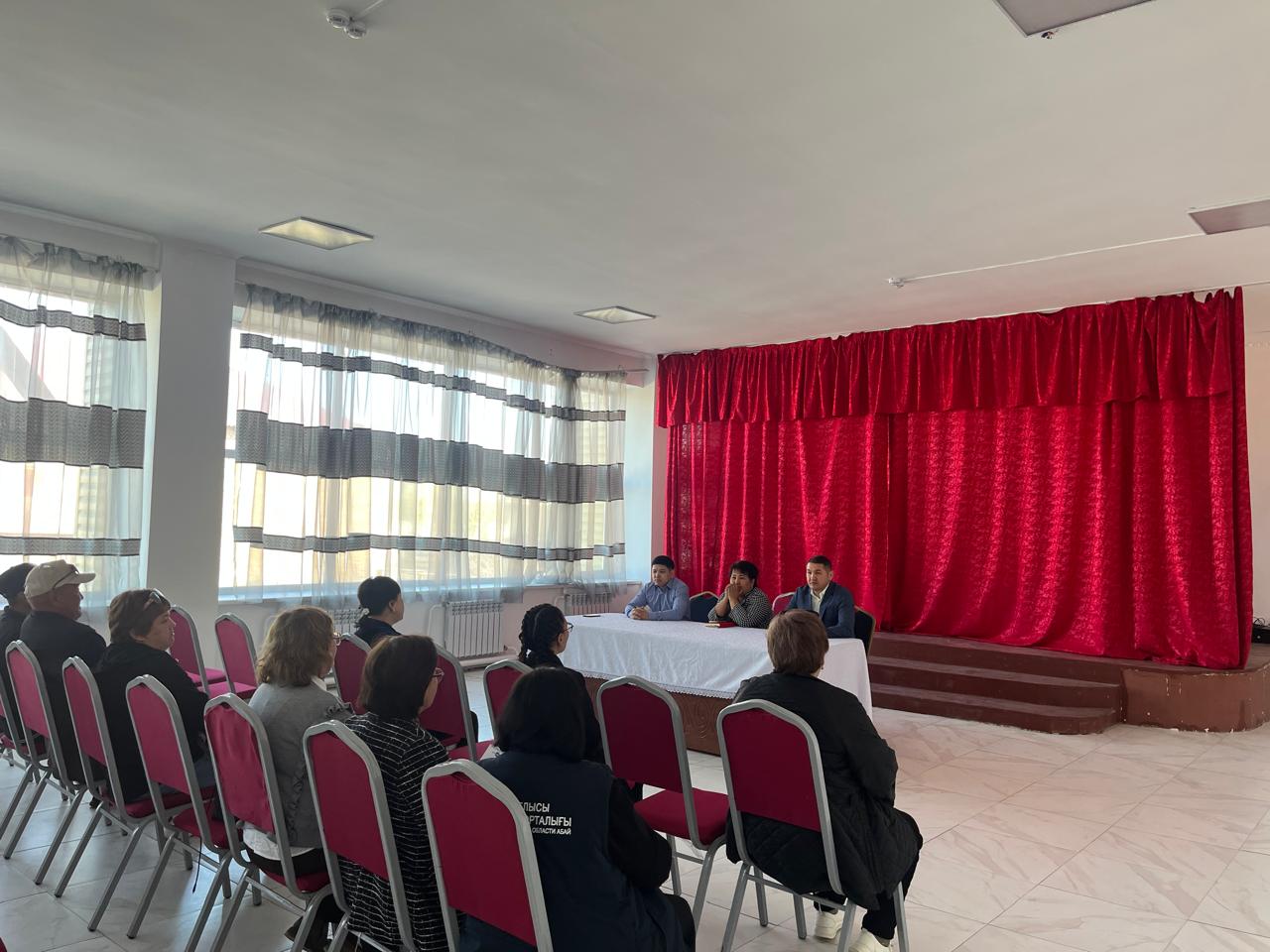 Мақаншы ауылдық Мәдениет үйінде еңбек қатынастары бойынша түсіндіру кездесуі өтті