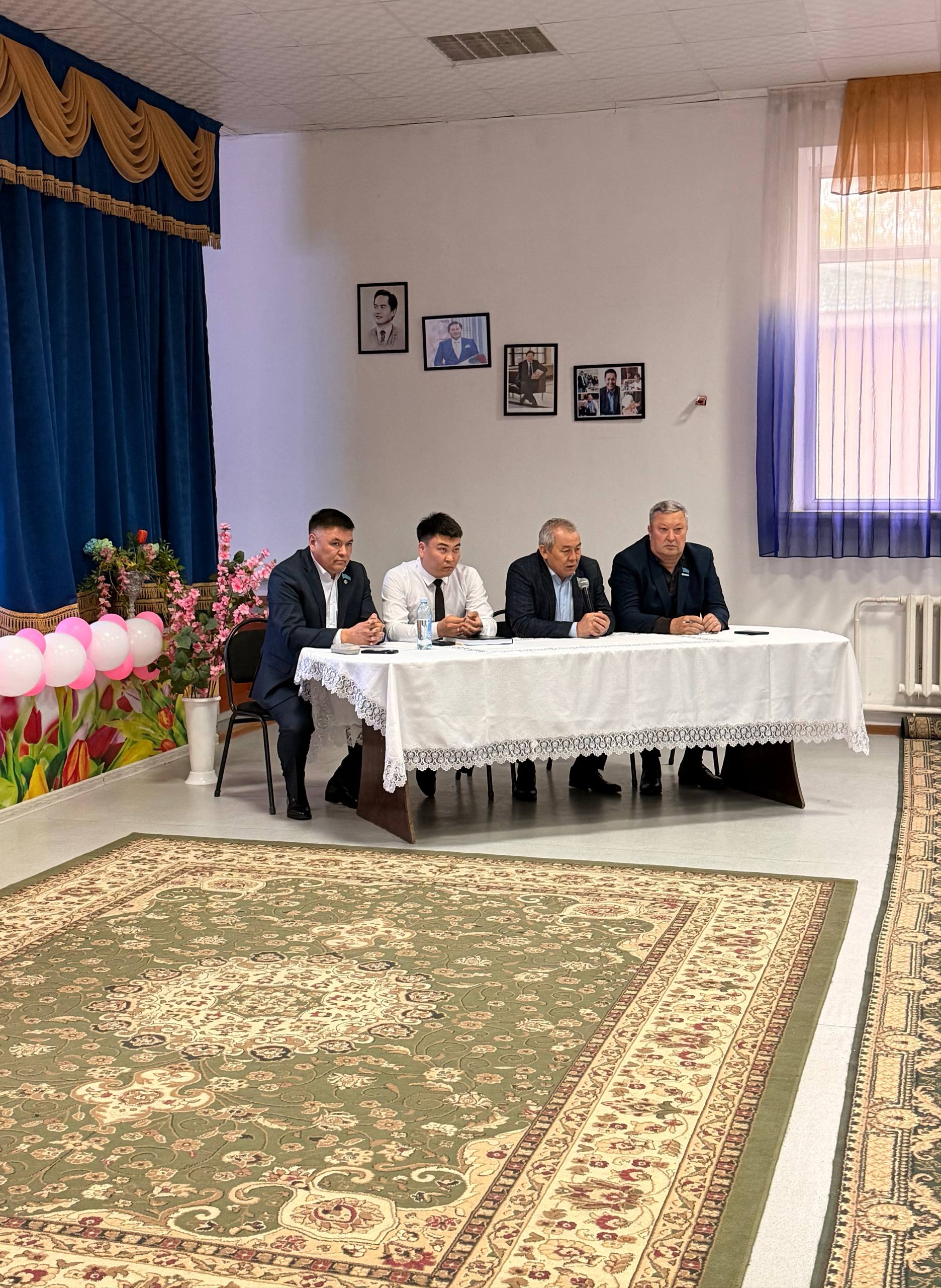 Талдықорған қалалық мәслихатының төрағасы Темірболат Ахажан, Жетісу облыстық мәслихатының депутаттары Қайыр Қажы мен Руслан Валишанов Көктал тұрғын алабының тұрғындарымен кездесті