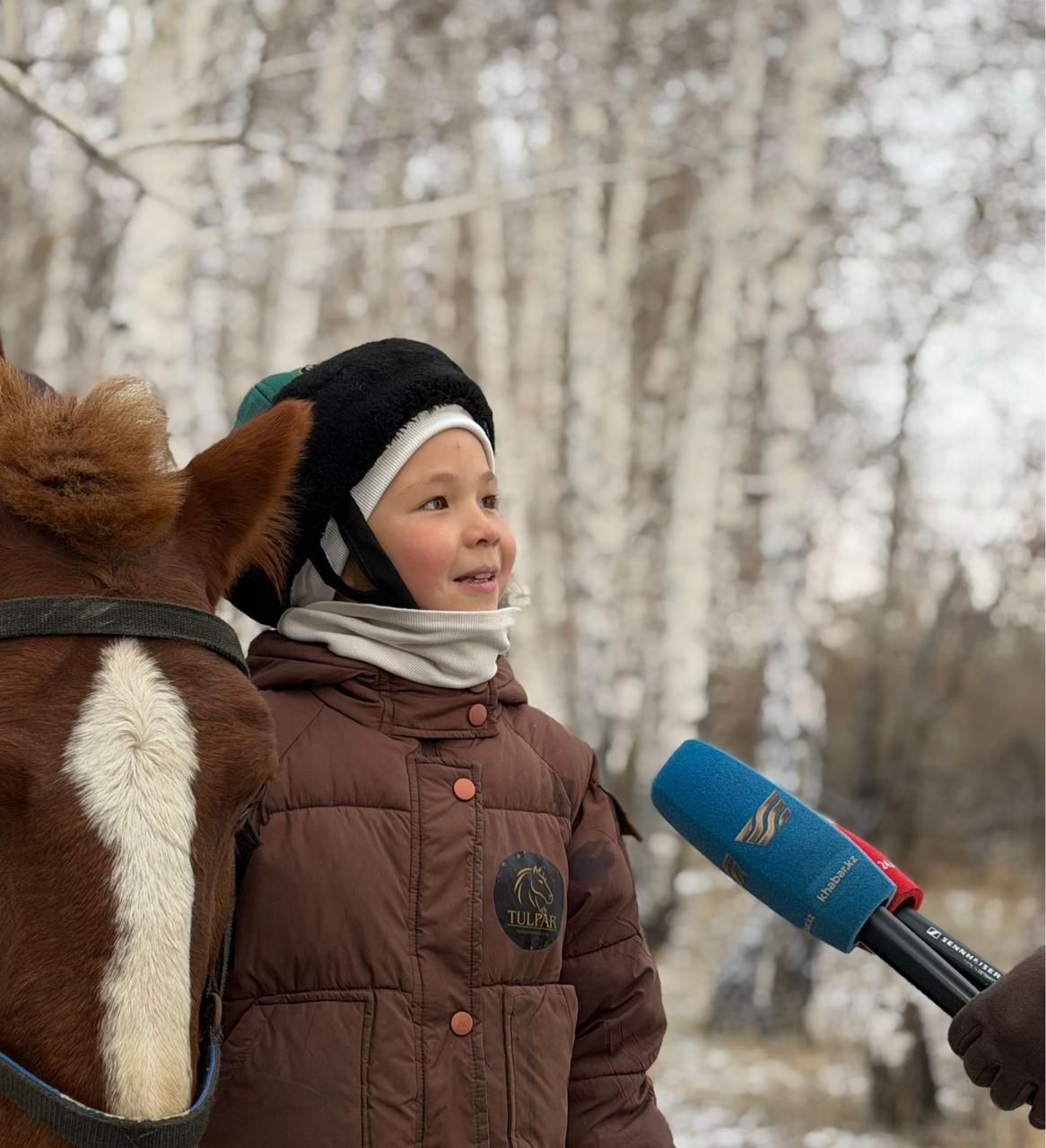 Ат үстінде өсіп келе жатқан батыл қыз — Ясмина