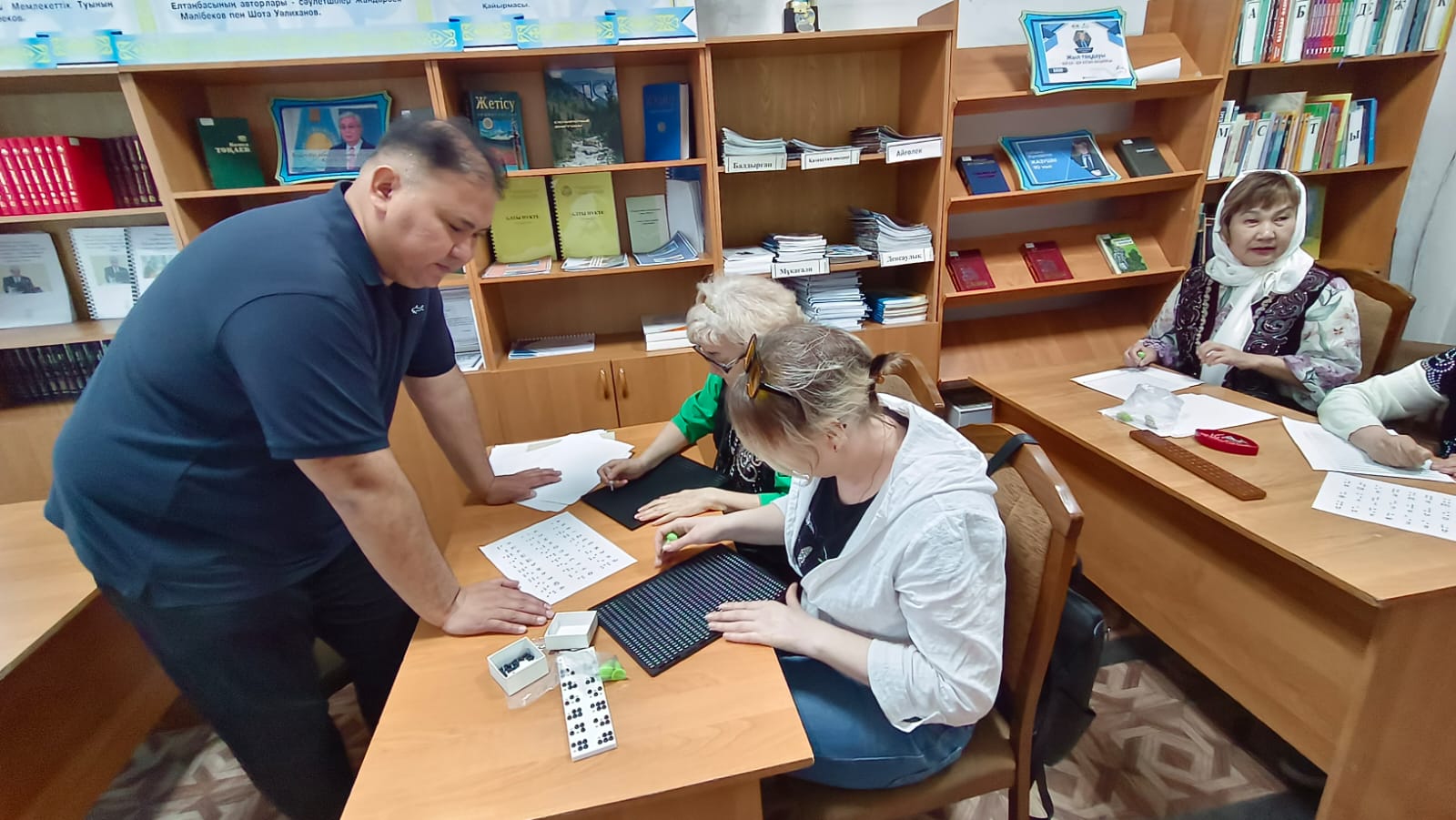 Уроки Брайля прошли в библиотеке для слабовидящих читателей