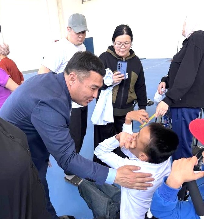 Төраға жас спортшылармен кездесті