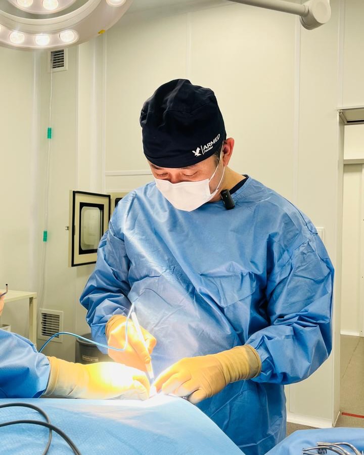 ШЫМКЕНТТЕ СИРЕК КЕЗДЕСЕТІН БАС МИ АУРУЫНА КҮРДЕЛІ ОТА СӘТТІ ЖАСАЛДЫ