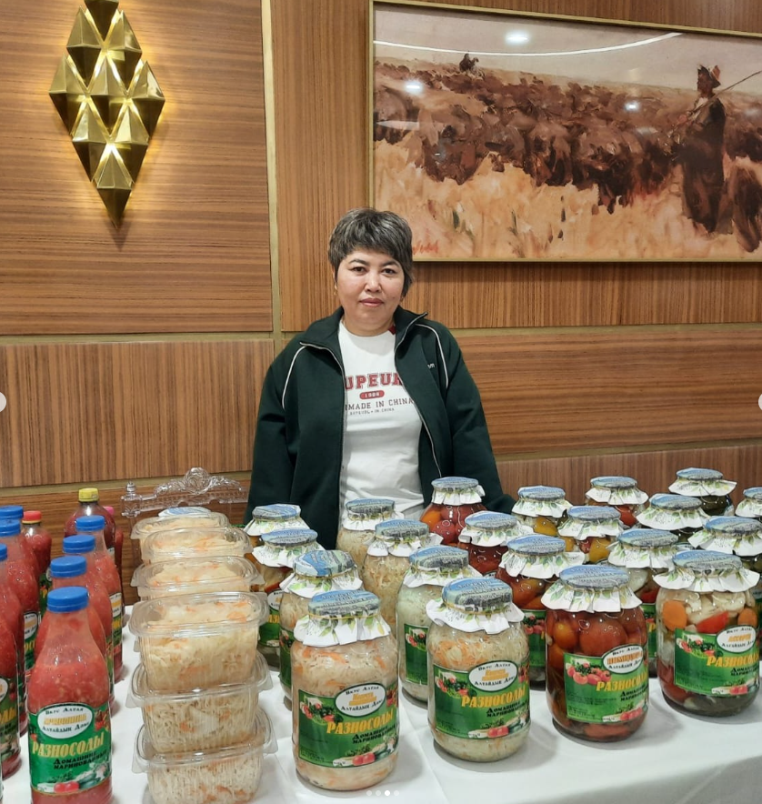 2026 жылғы 15 сәуірде Өскемен қаласында «ALTAY-Business» форумы аясында мемлекеттік кәсіпкерлікті қолдау бағдарламаларына қатысушылардың табысты жобалары ұсынылған көрме өтті.