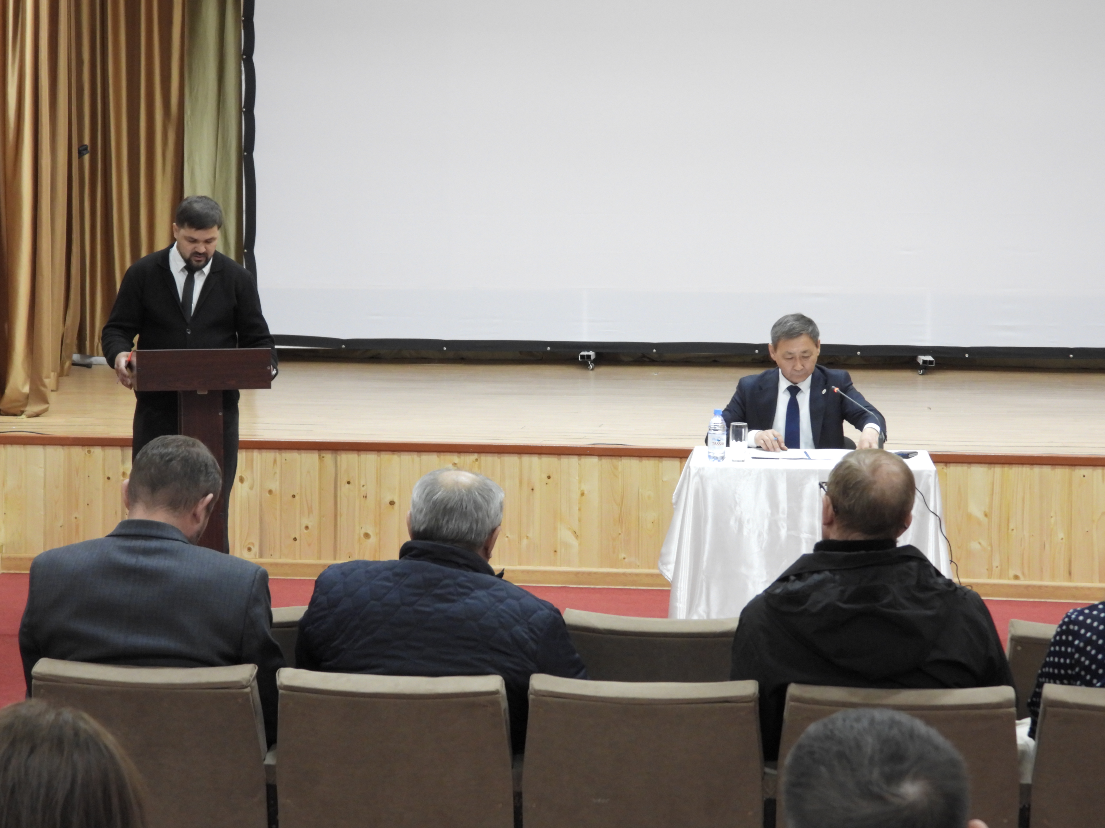 Халықпен кездесулер