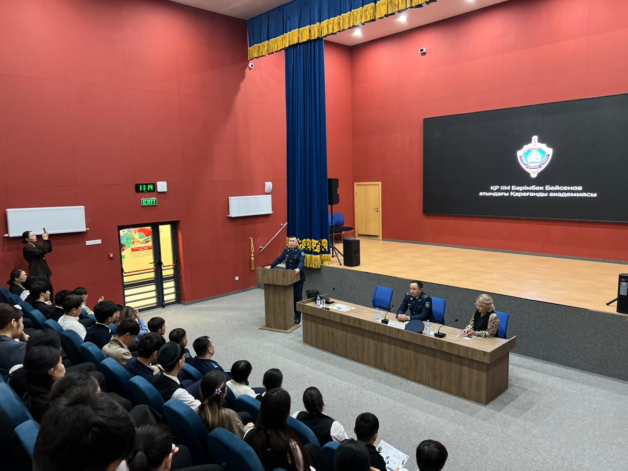 Кадрлық бөлімше өкілі оқушылармен қызметке қабылдану мәселелері бойынша кездесу өткізді