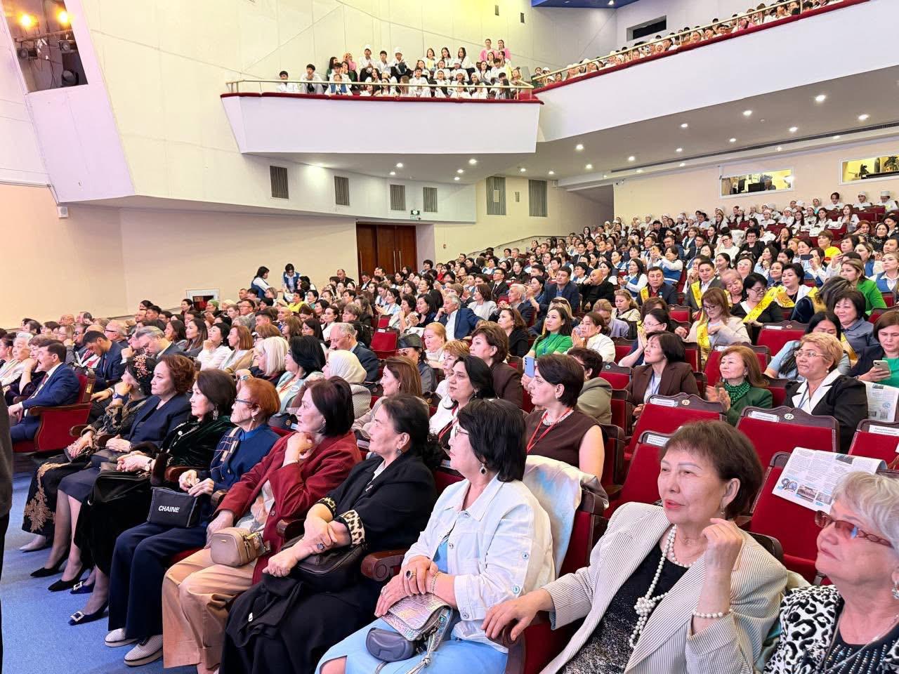 Таразда Жамбыл жоғары медициналық колледжінің 90 жылдығы кең көлемде аталып өтті