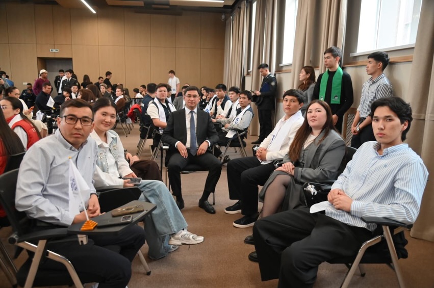 “QUIZ ЖАС БУЫН. ҚАРЖЫ. DIGITAL. ҚҰҚЫҚ”: ШЫМКЕНТТЕ ЖАҢА ФОРМАТТА ИНТЕЛЛЕКТУАЛДЫҚ САЙЫС ӨТТІ