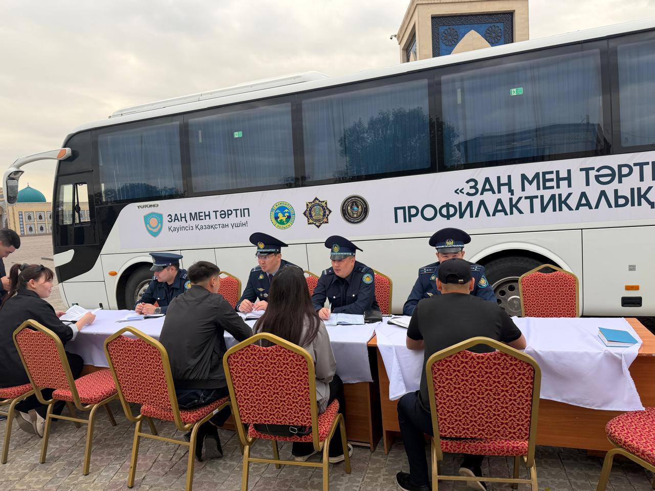 В Жамбылской области прошла акция «Приемная на дороге»