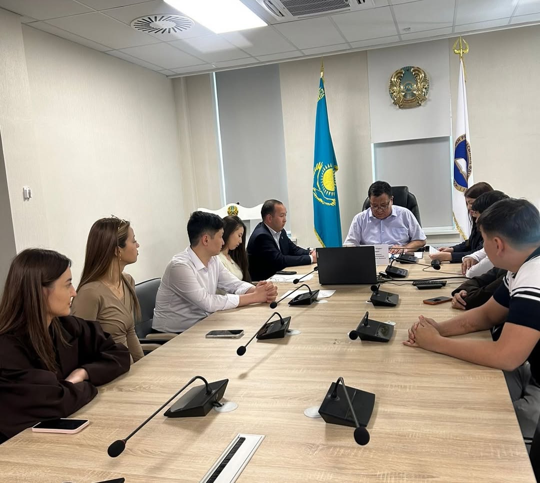 Eңбек шарты бойынша жұмыс жасайтын жас қызметкерлермен кездесу