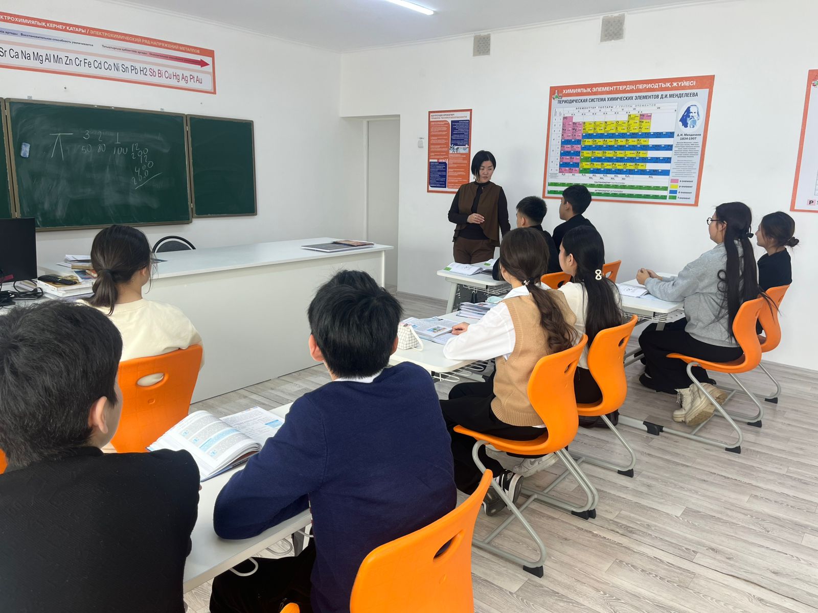 «Таза Қазақстан» акциясы аясында Успенов жалпы білім беретін мектебінің оқушыларымен түсіндіру жұмыстары.