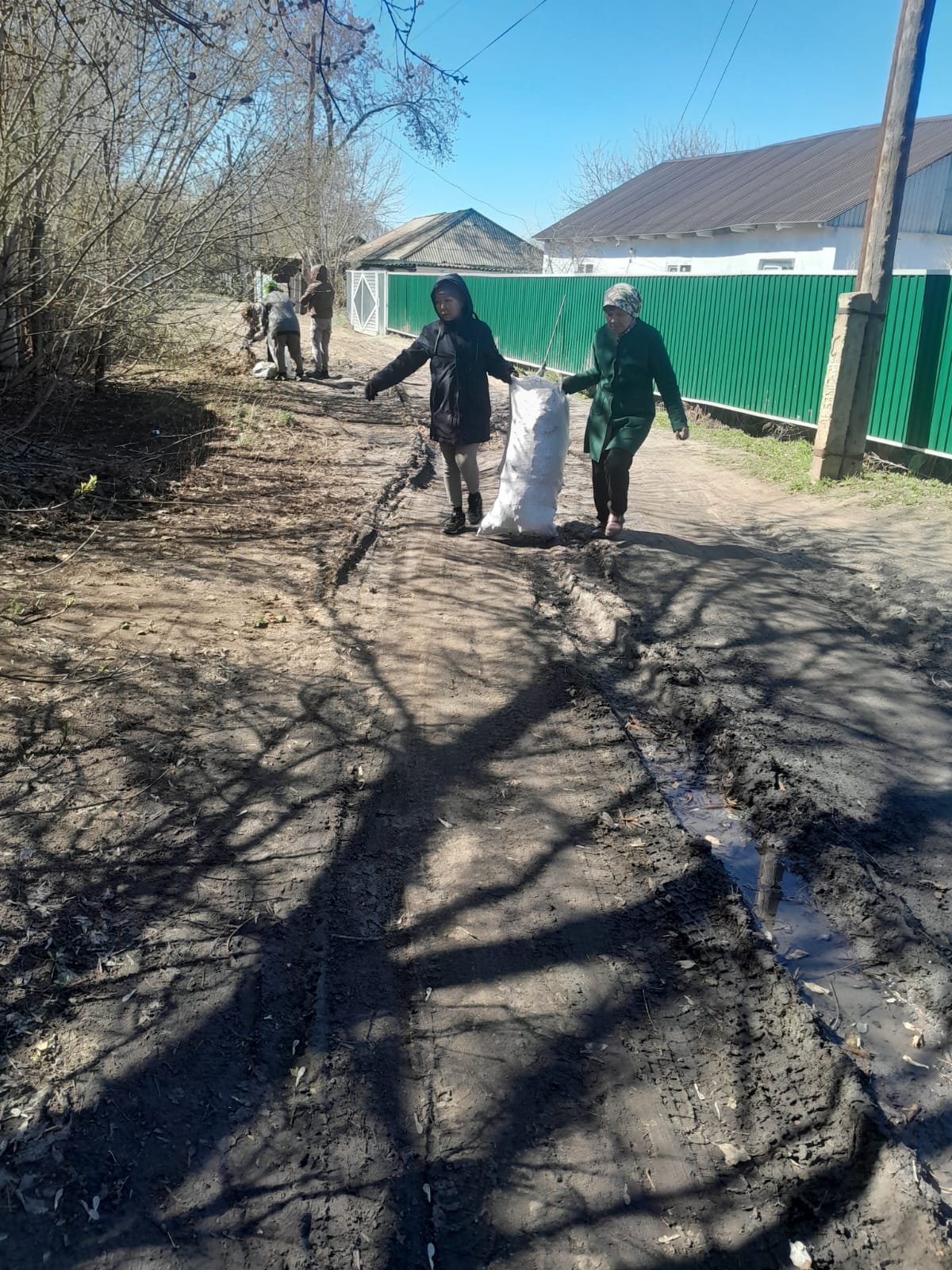 "Балапан" балабақшы ұжымы сенбілікке қатысты