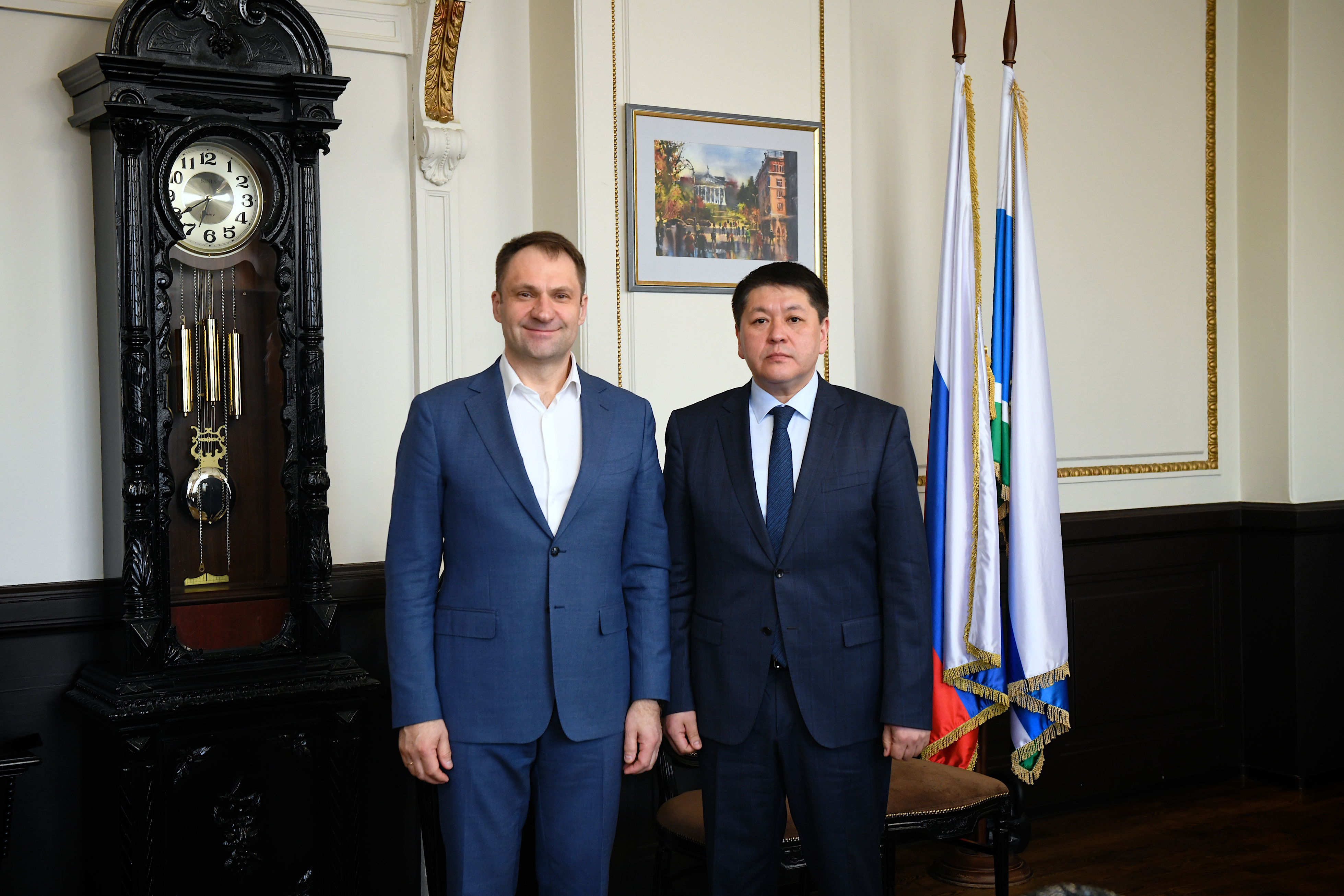 ҚР Екатеринбург қаласындағы Бас консулы Ж.Мамутбеков Урал Федералды университетінің ректоры И.Обабковпен кездесті