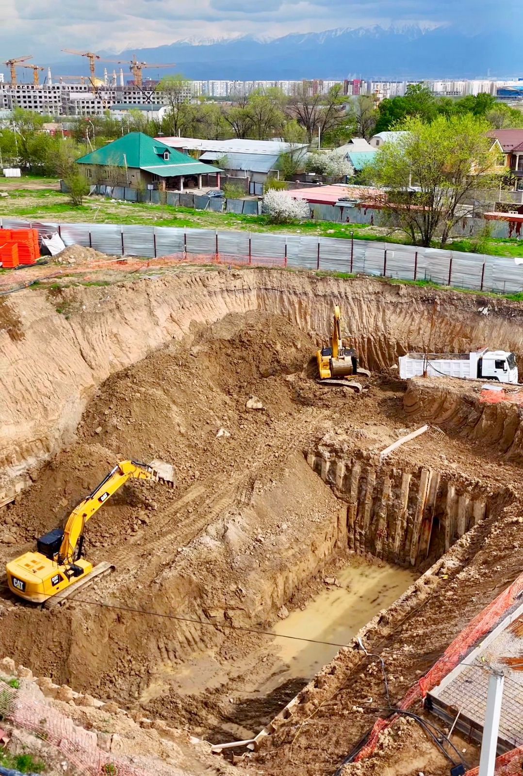 Алматыда Строительная көшесінде 200 мың тұрғынға арналған стратегиялық коллектор жобасы жүзеге асырылып жатыр