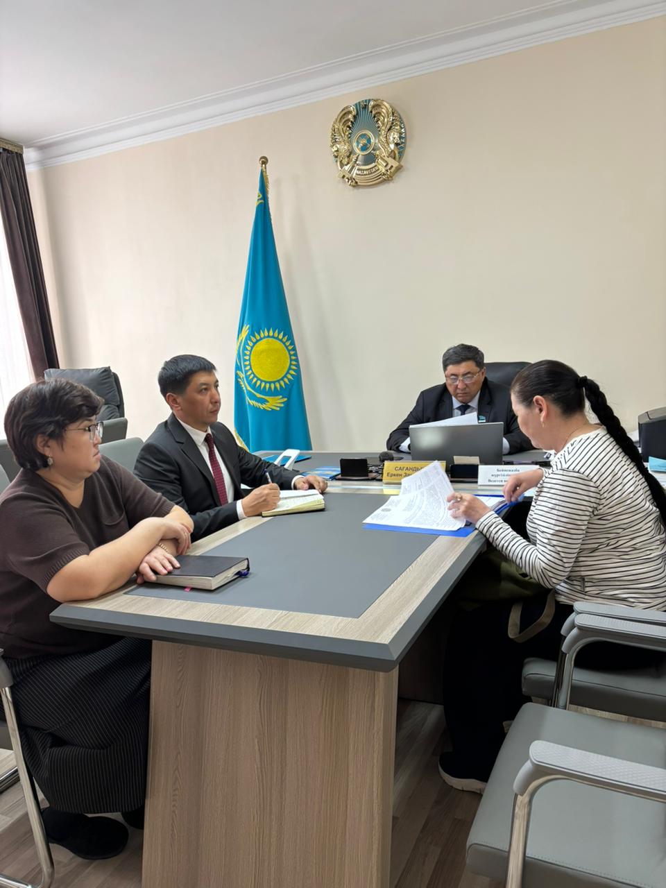 16 апреля 2026 года председатель маслихата города Семей Еркен Сагандыков провёл приём граждан по личным вопросам