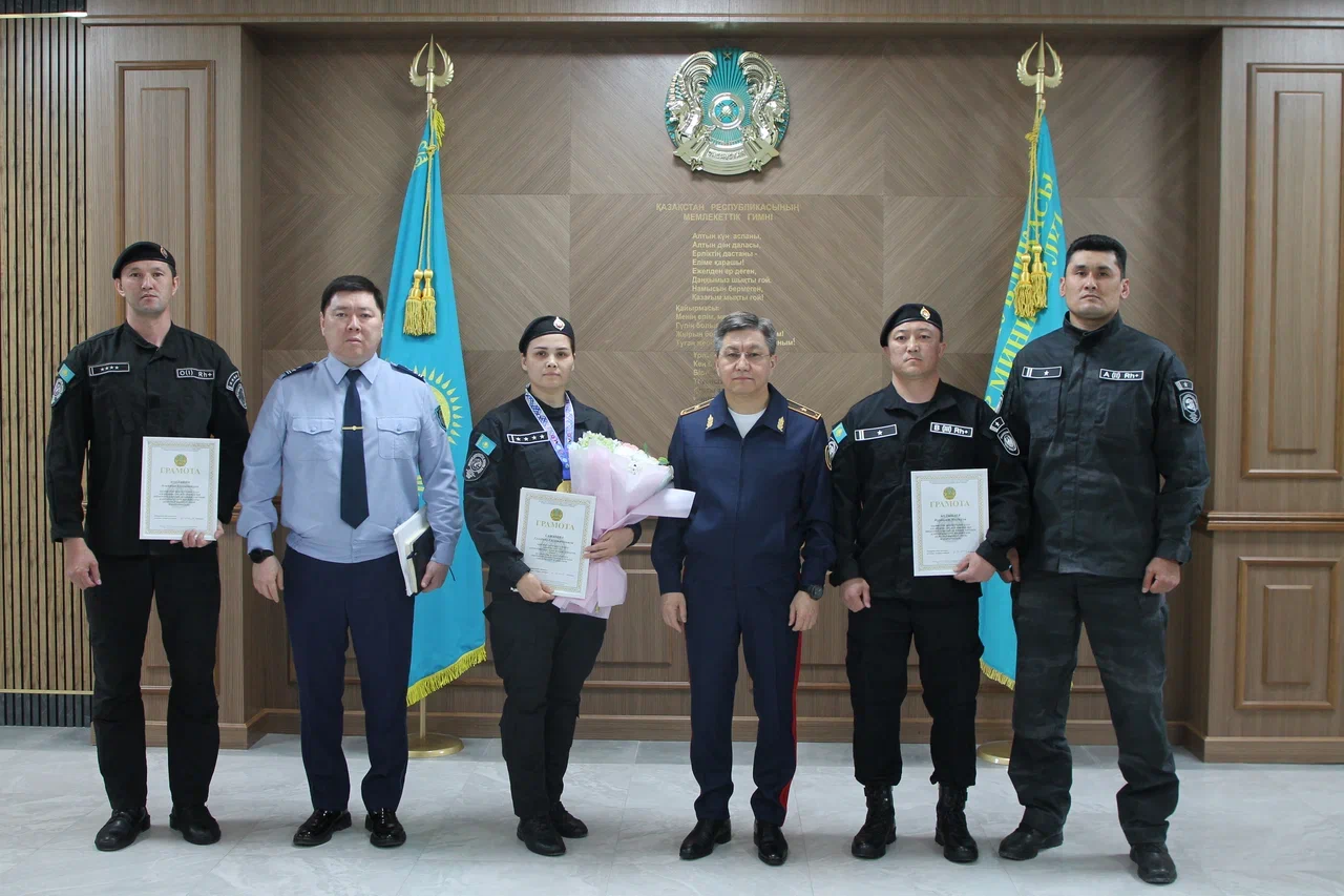 Департамент бастығы қызметте үздік нәтижелерге қол жеткізген полицейлерді марапаттады