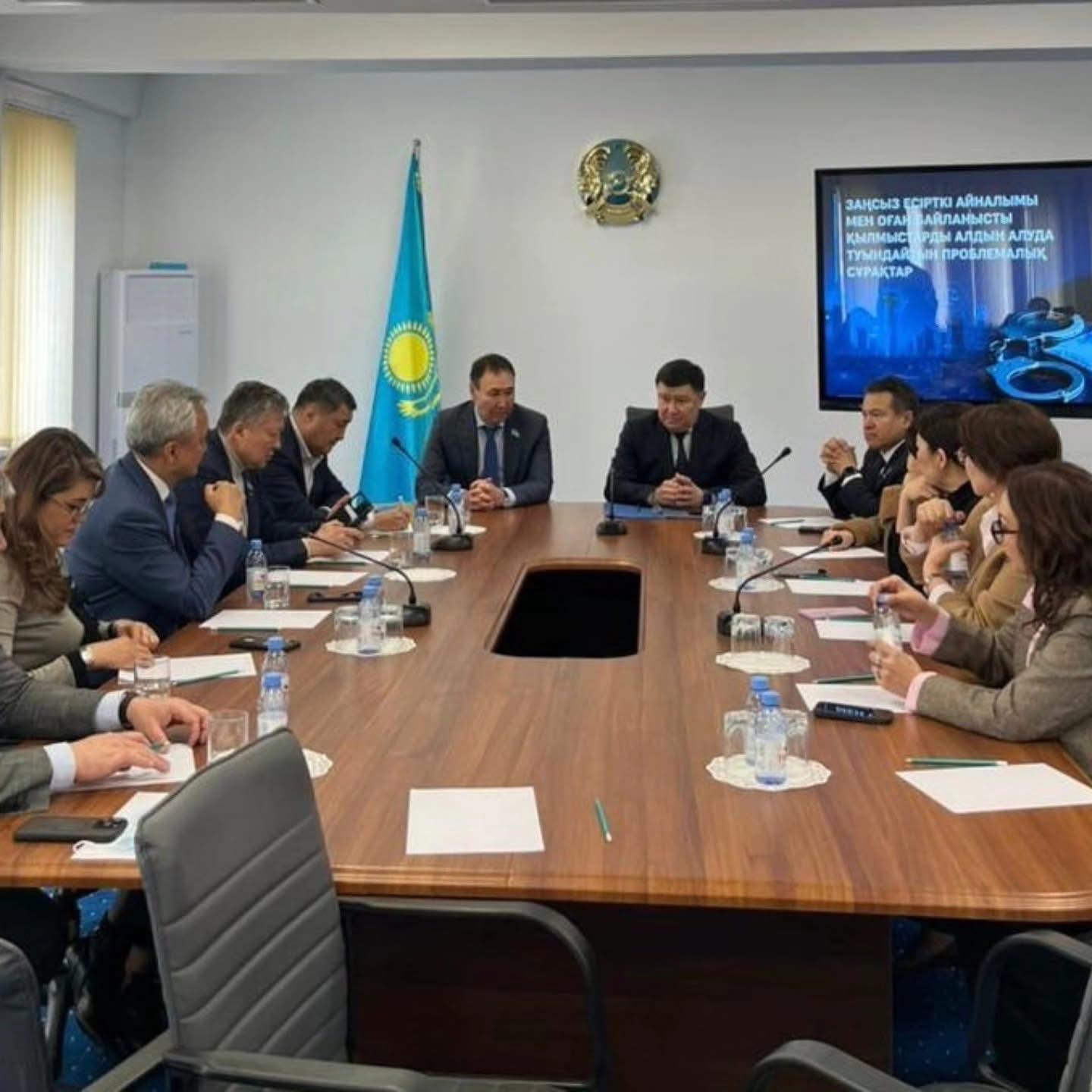 Депутаты маслихата Астаны посетили Управление административной полиции ДП столицы (15.04.2026)