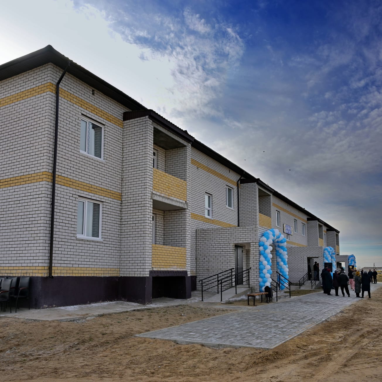 Облыс әкімі Асайын Байханов Ақтоғай ауданына жасаған жұмыс сапары барысында «Балдәурен» жаңа балалар өнер мектебіне барып, 24 пәтерлі тұрғын үйдің кілттерін табыстау рәсіміне қатысты