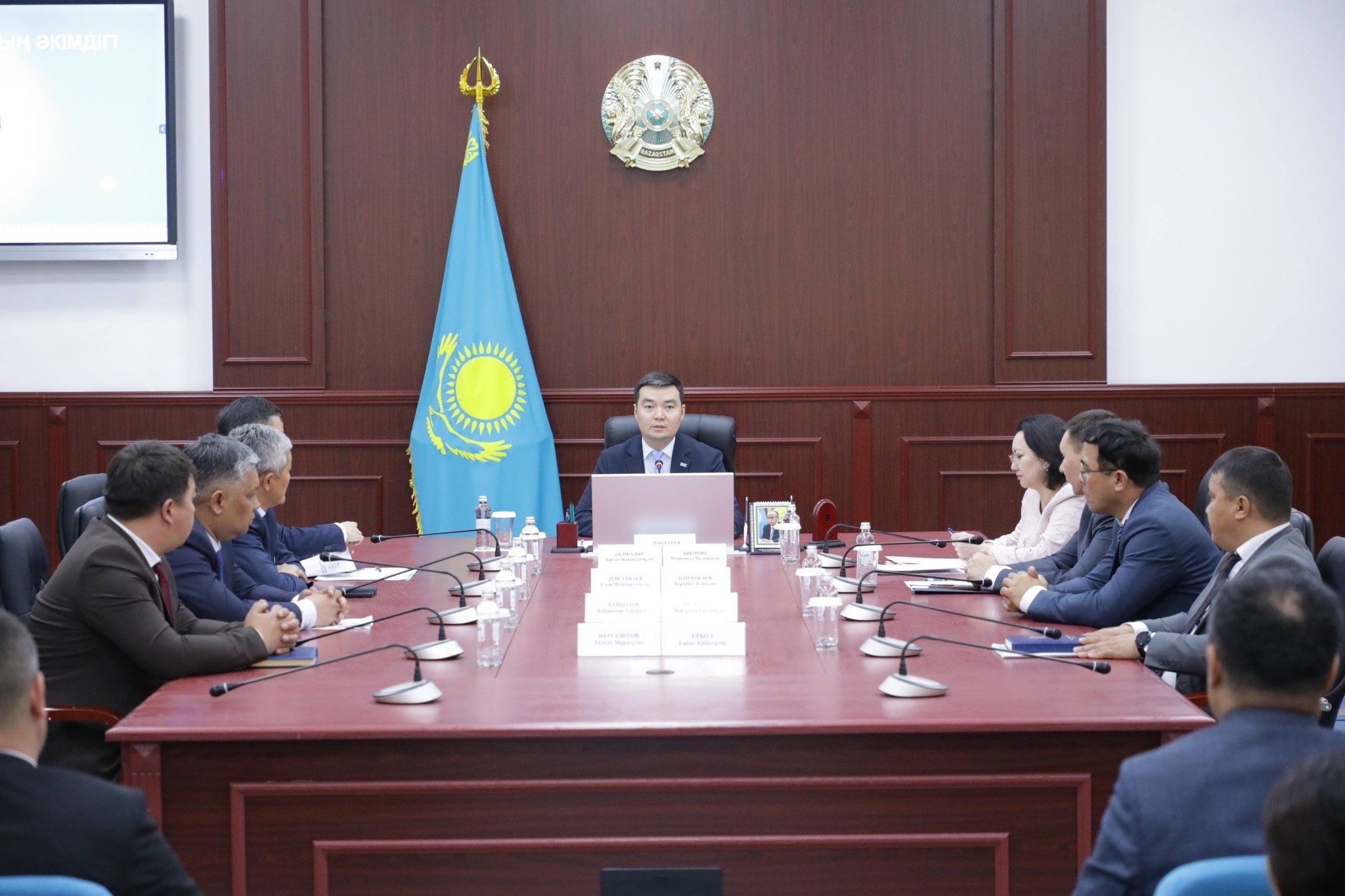 Мемлекеттік қызметте әдеп пен заңнаманы сақтау мәселелері талқыланды