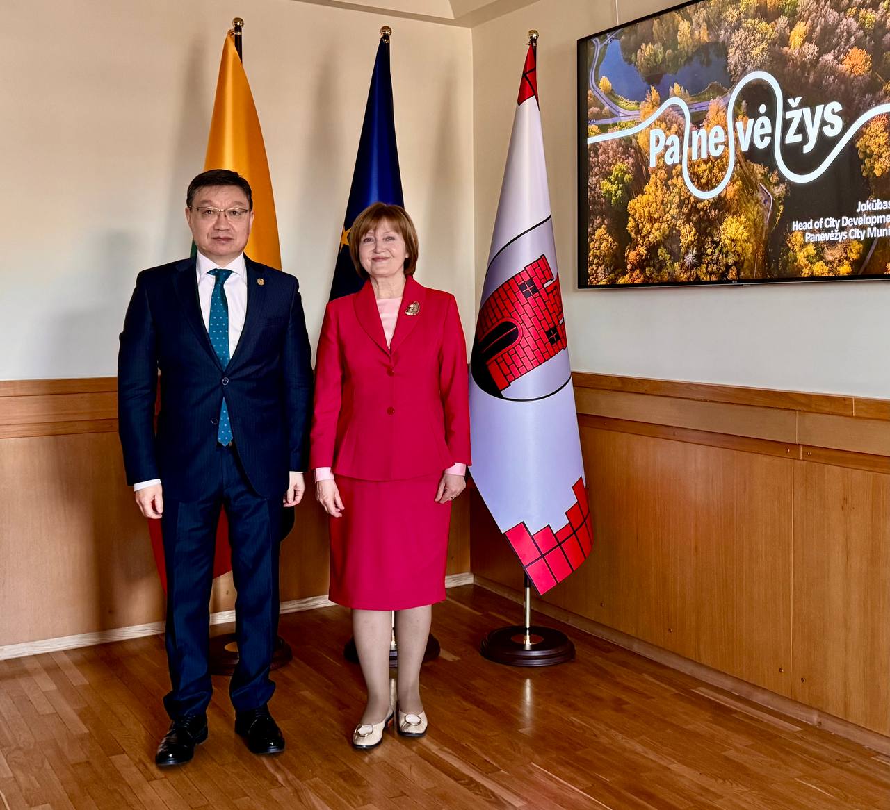 Елшінің Паневежис қ. мэрімен кездесуі туралы