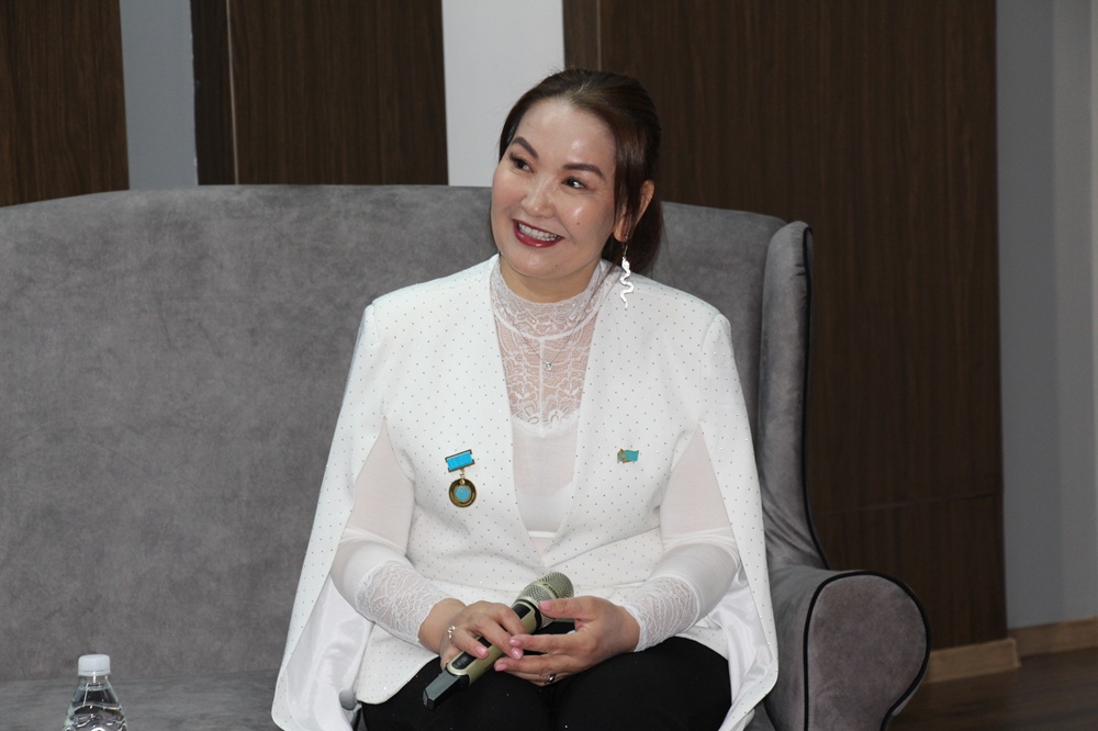 Презентация книги «Күн көзіндегі көлеңке»