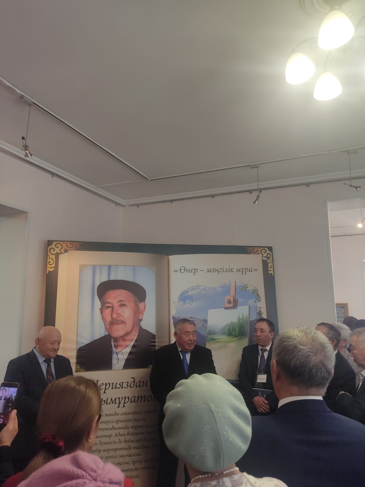 15 сәуір күні Петропавл қаласындағы Бейнелеу өнері мұражайында жерлесіміз, Жамбыл ауданы Баян ауылының тумасы, дарынды суретші Шерияздан Қажымұратұлының көрмесі ұйымдастырылды