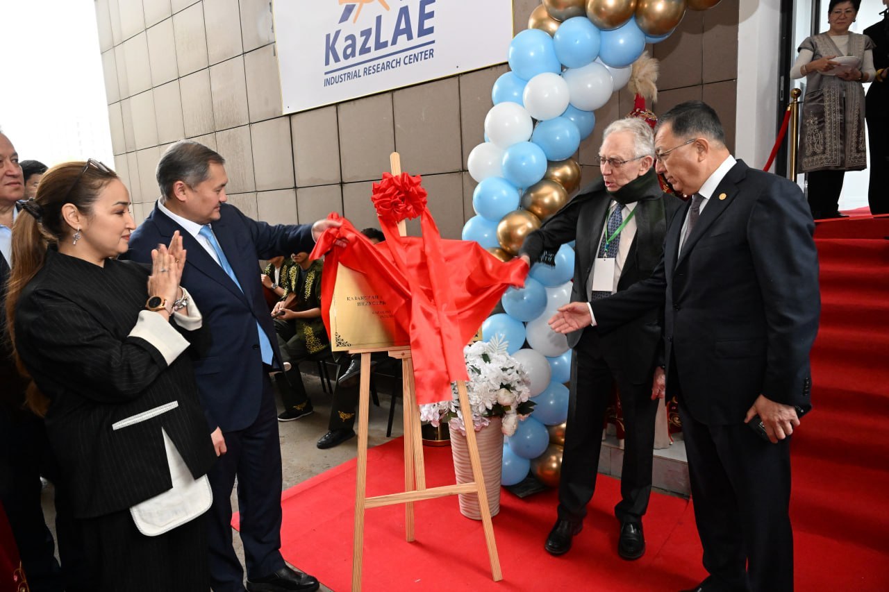 В КазНУ открылся инженерный центр нового поколения KazLAE