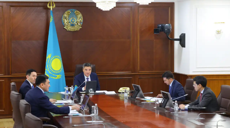 Олжас Бектенов Президент тапсырмаларын орындау аясында «Деректерді өңдеу орталықтары алқабы» жобасын жүзеге асыру жөнінде кеңес өткізді