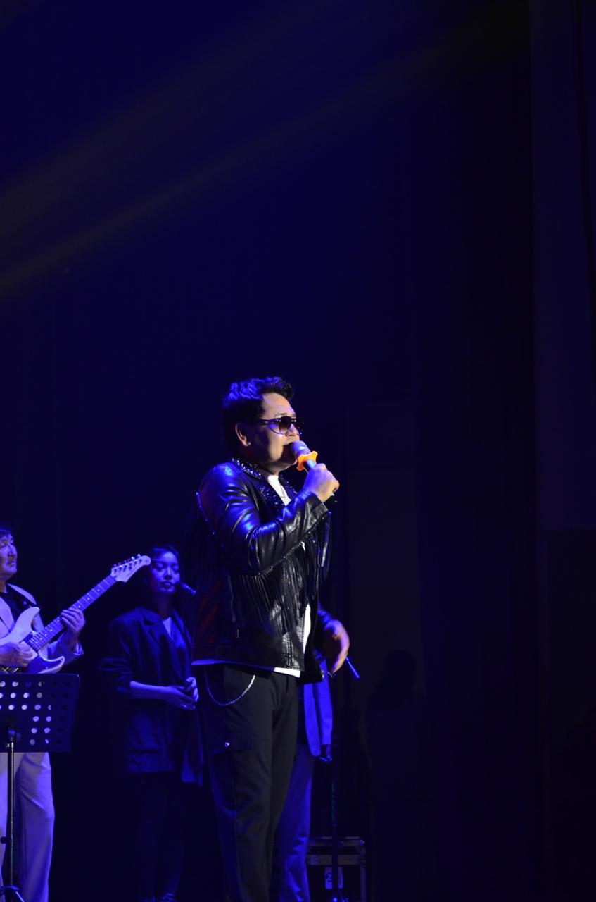 Шардара қаласындағы Абай мәдениет үйінде Бақберген Омаровтың «Бақпен ән» атты жеке шығармашылық ән кеші өті!!!!