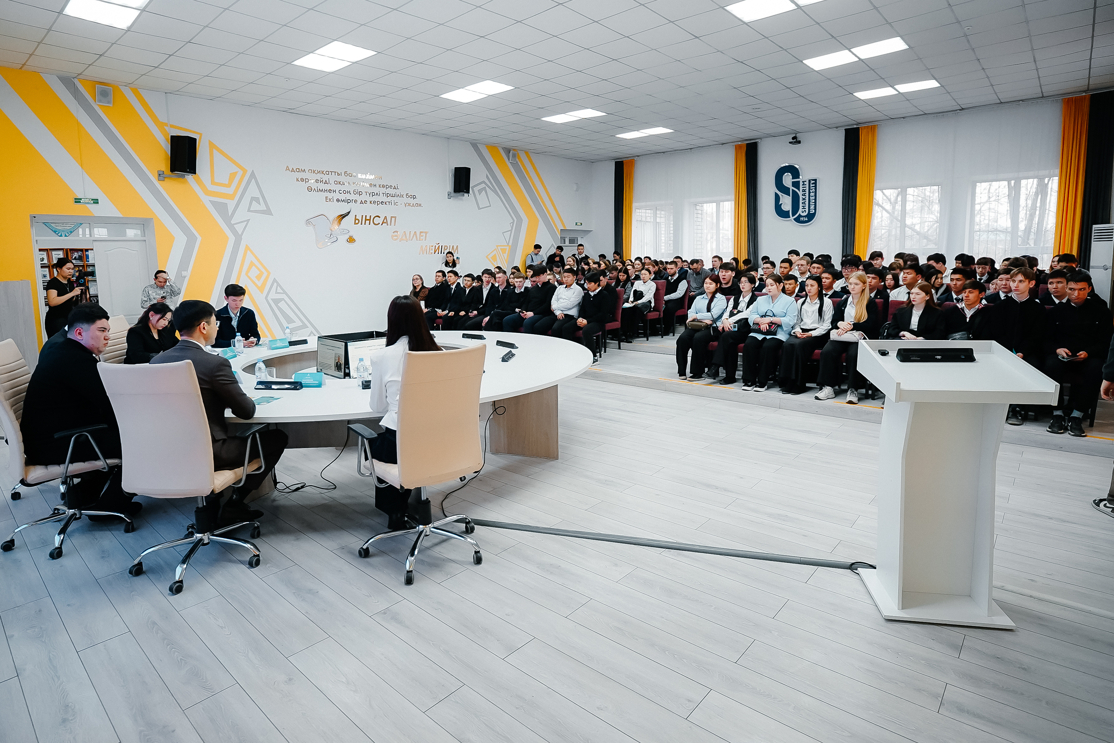 Next Step "Заң және болашақ" жастар арасында кездесу өтті