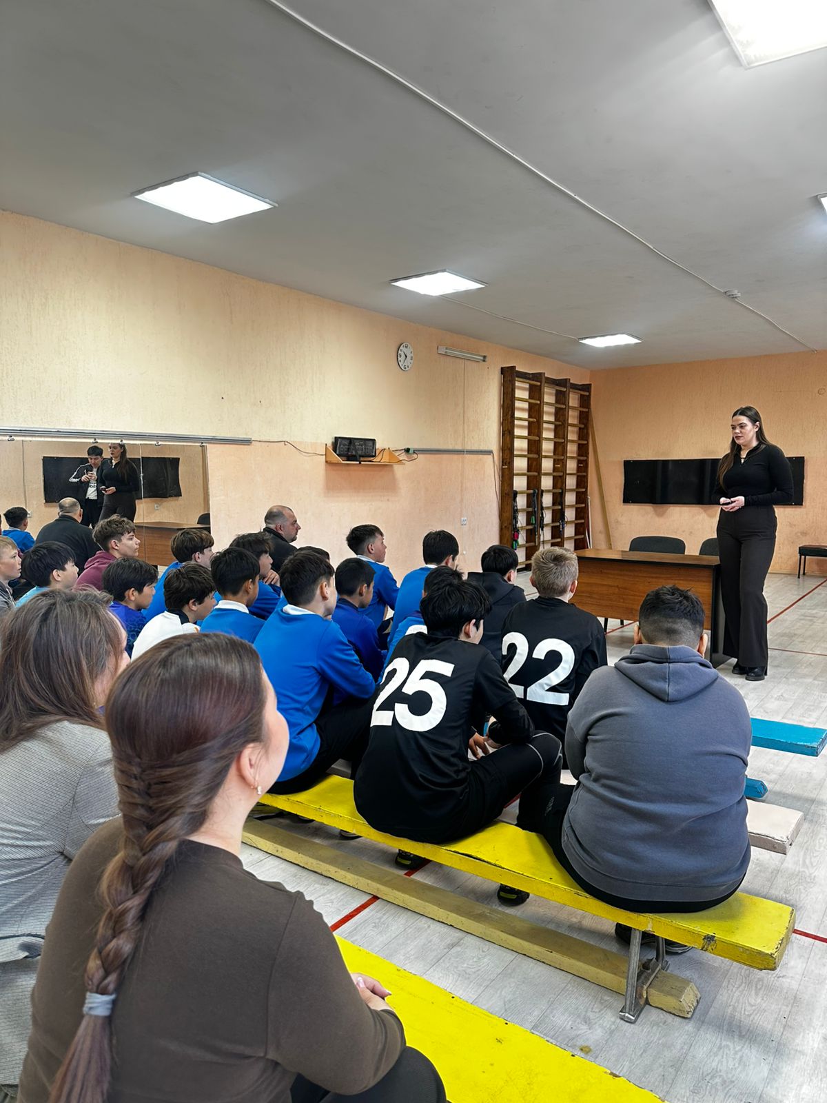 Спортшылар мен жаттықтырушылар құрамымен ақпараттық-түсіндіру іс-шарасы