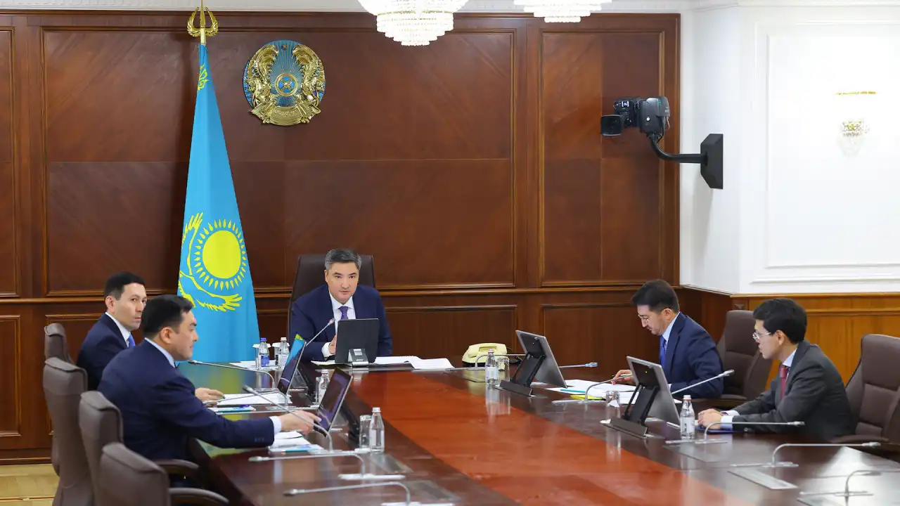 Олжас Бектенов провел совещание по реализации проекта «Долина ЦОДов» в рамках исполнения поручений Президента