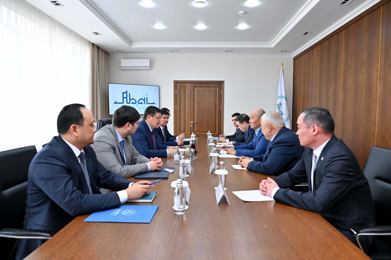 Облыс әкімі «Атамекен» Ұлттық кәсіпкерлер палатасының басшысымен кездесті