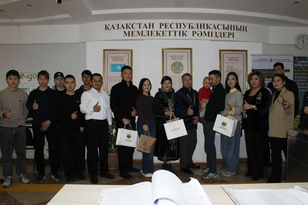 Жас отбасылар студенттермен кездесті