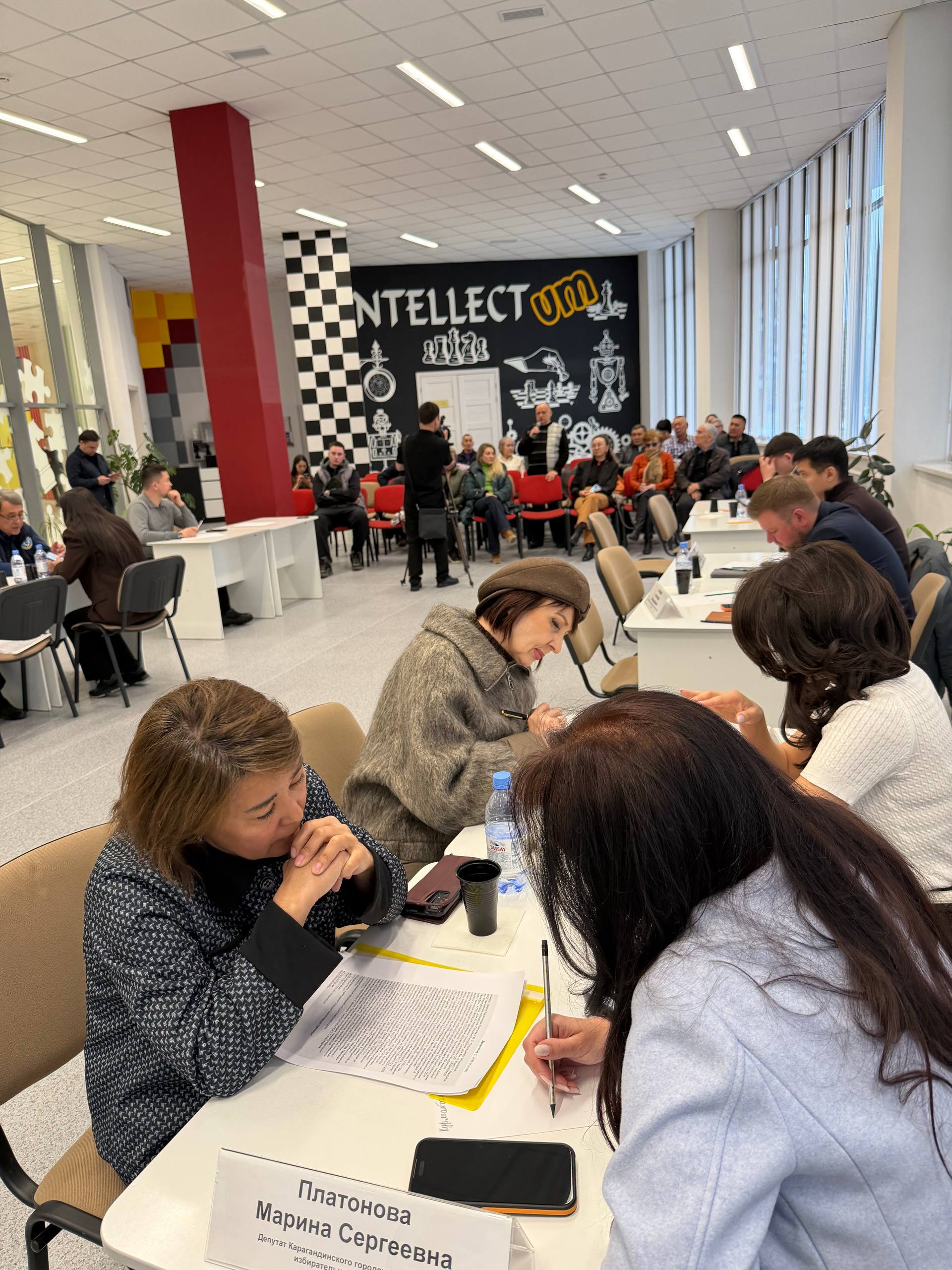 Қарағанды қалалық мәслихаты депутаттарының кезекті кездесуі Оңтүстік-Шығыс және Федоровка тұрғындарымен өтті