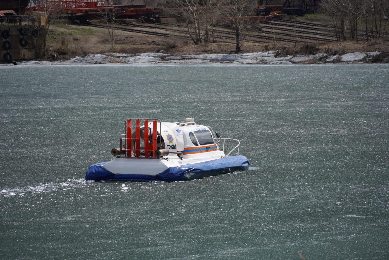 Спасатели МЧС продолжают патрулирование водоемов