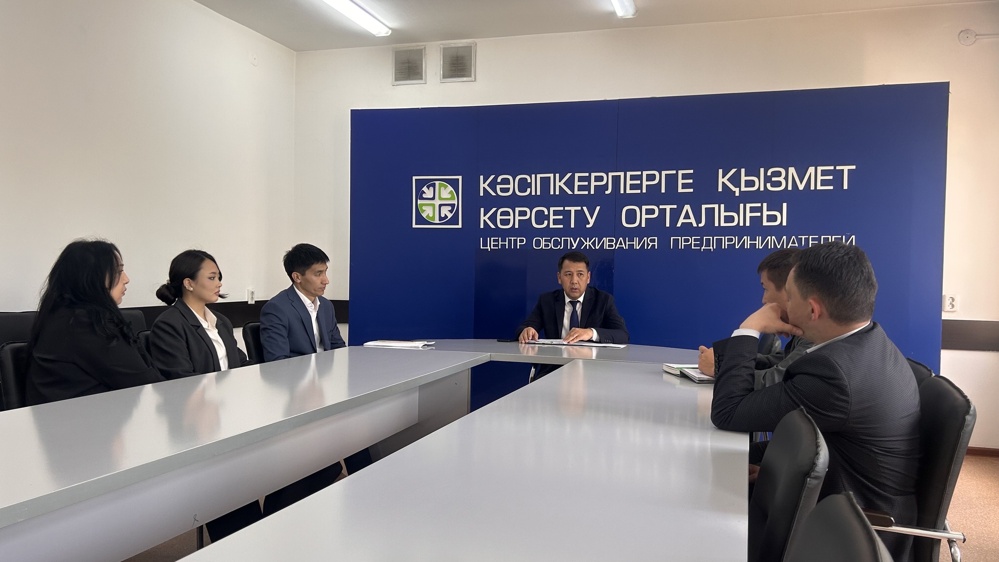 АРЫС ҚАЛАСЫНЫҢ КӘСІПКЕРЛІК БӨЛІМІНІҢ МЕМЛЕКЕТТІК ҚЫЗМЕТШІЛЕРМЕН КЕЗДЕСУ ӨТТІ