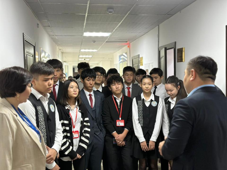 Старшеклассники ознакомились с государственной службой