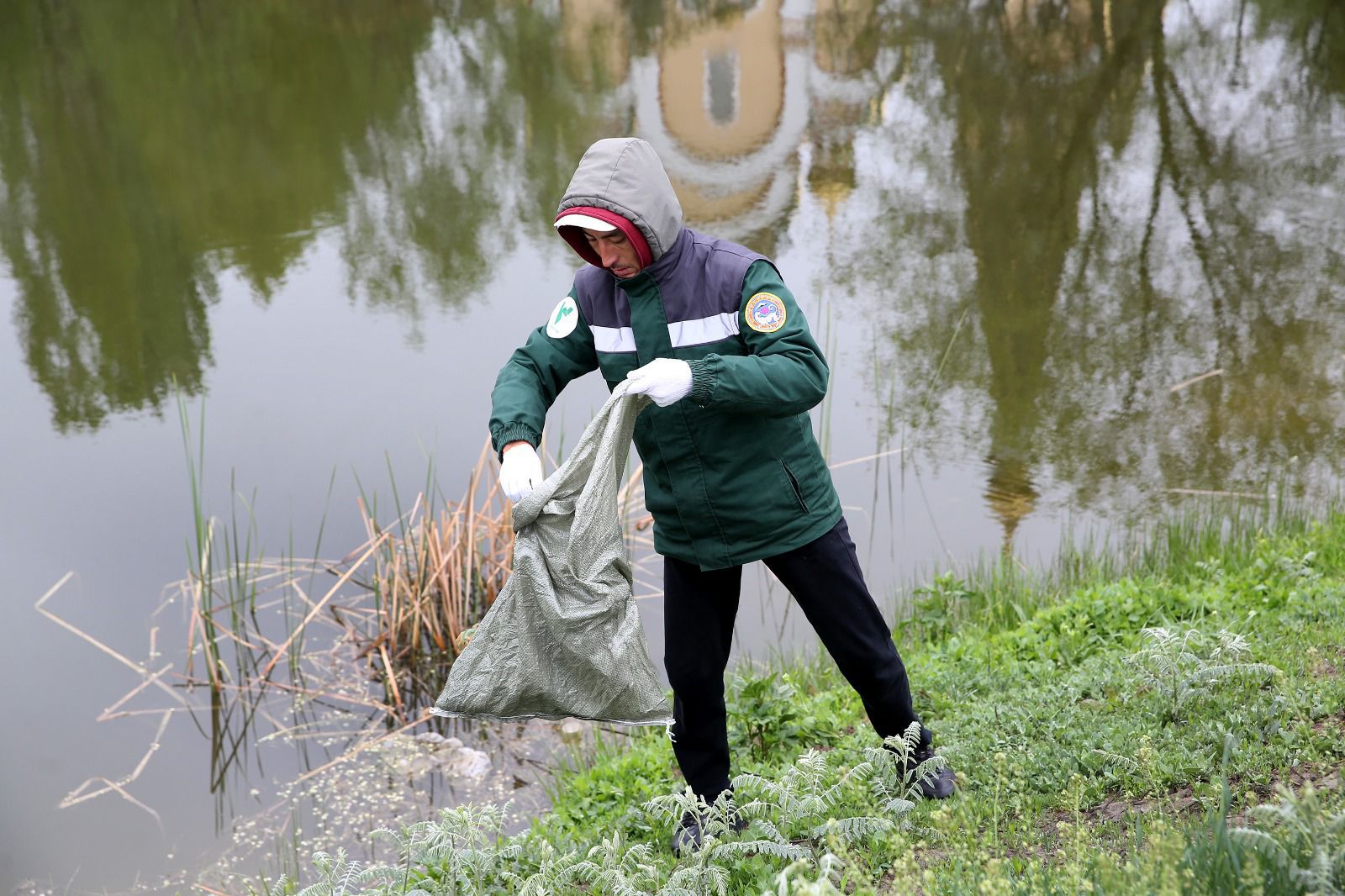 «Мөлдір бұлақ»: Алматыда өзен жағалаулары мен қоғамдық кеңістіктер тазартылды