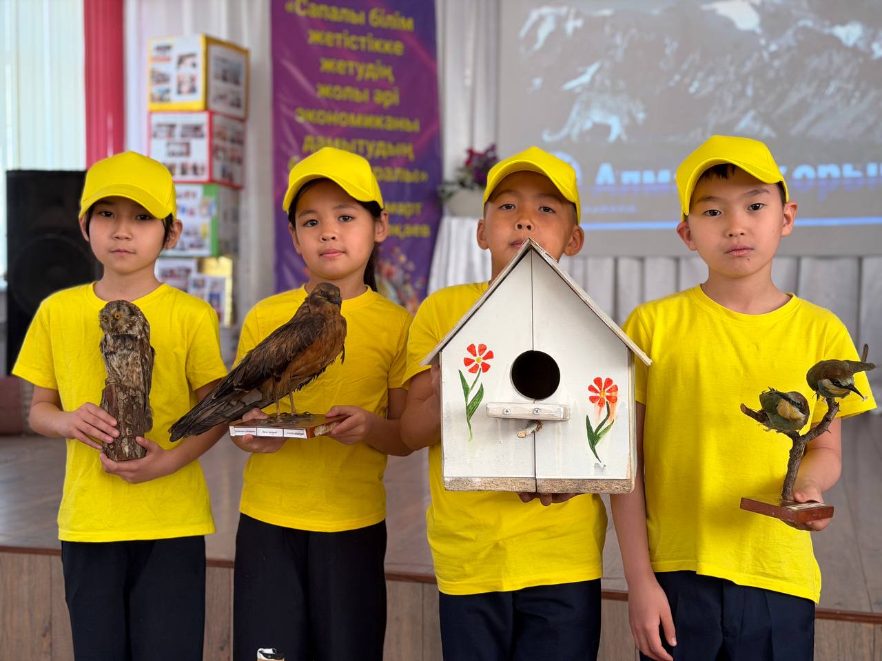 1 сәуір – Халықаралық құстар күні