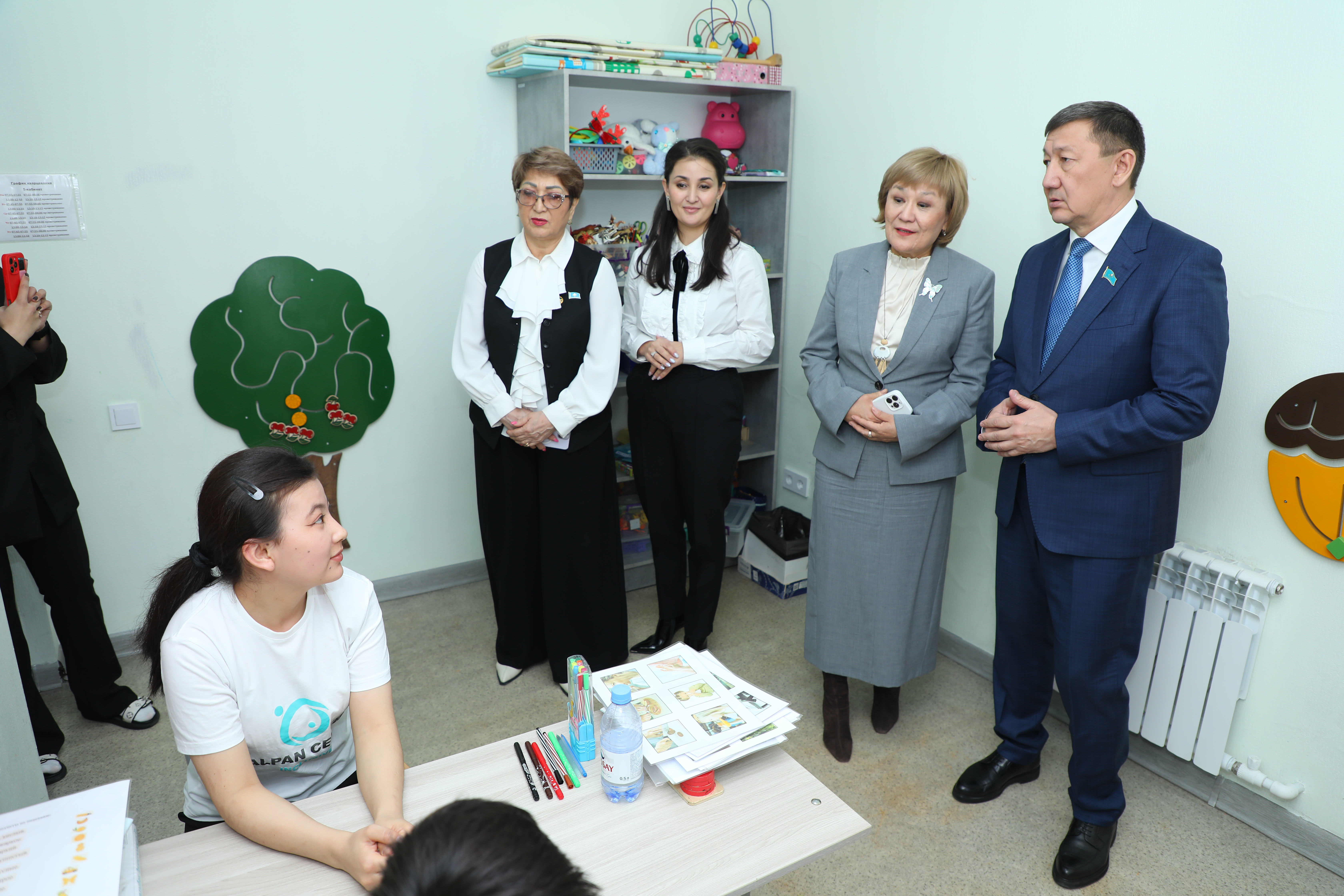 Депутаты областного маслихата приняли участие в круглом столе по вопросам поддержки детей с аутизмом